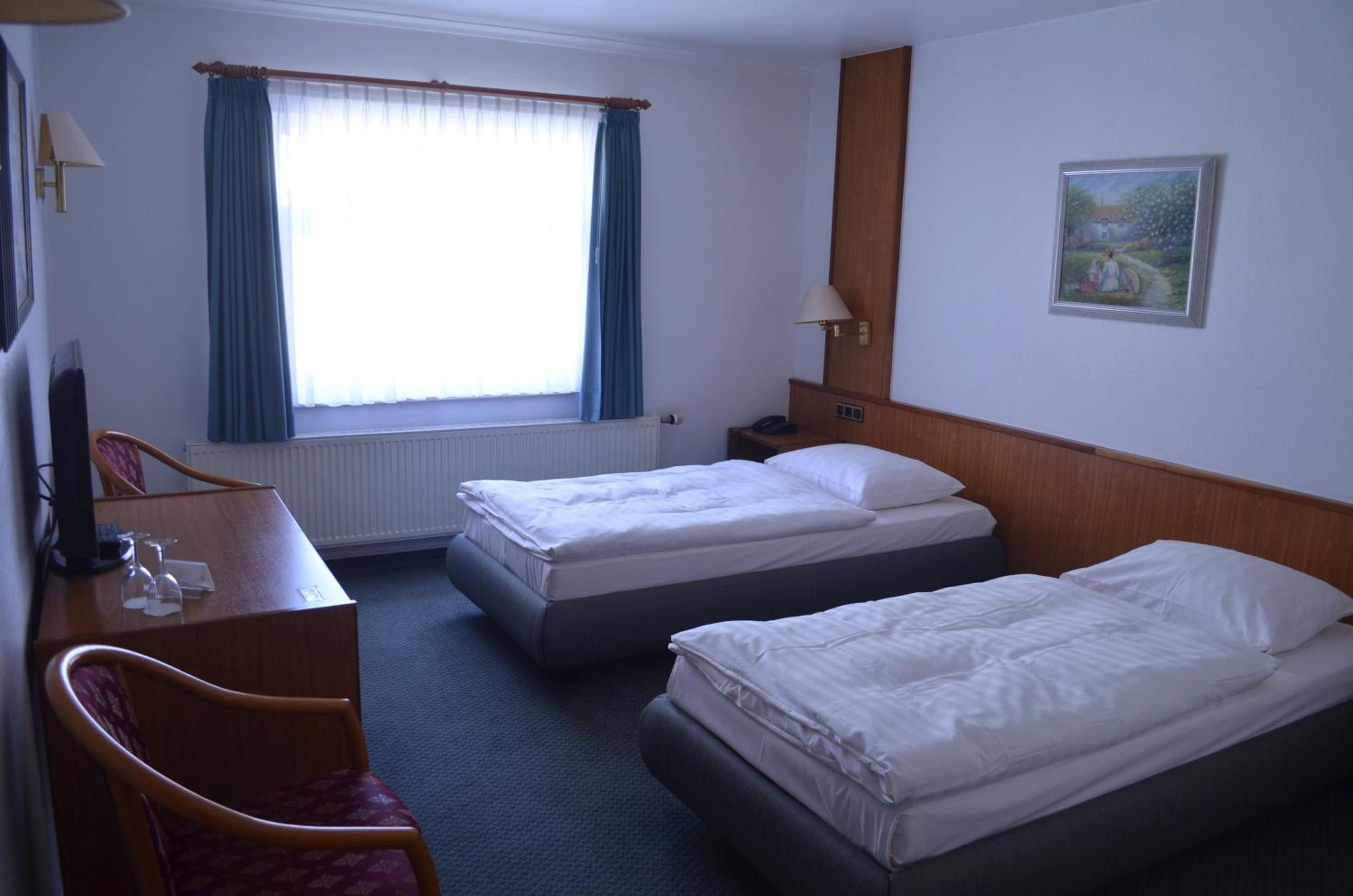 Twin Room - Photo 8