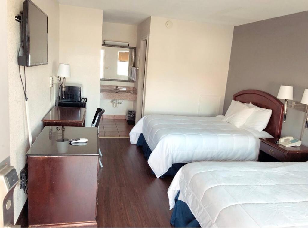 Double Room with Two Double Beds - Non-Smoking - Photo 3