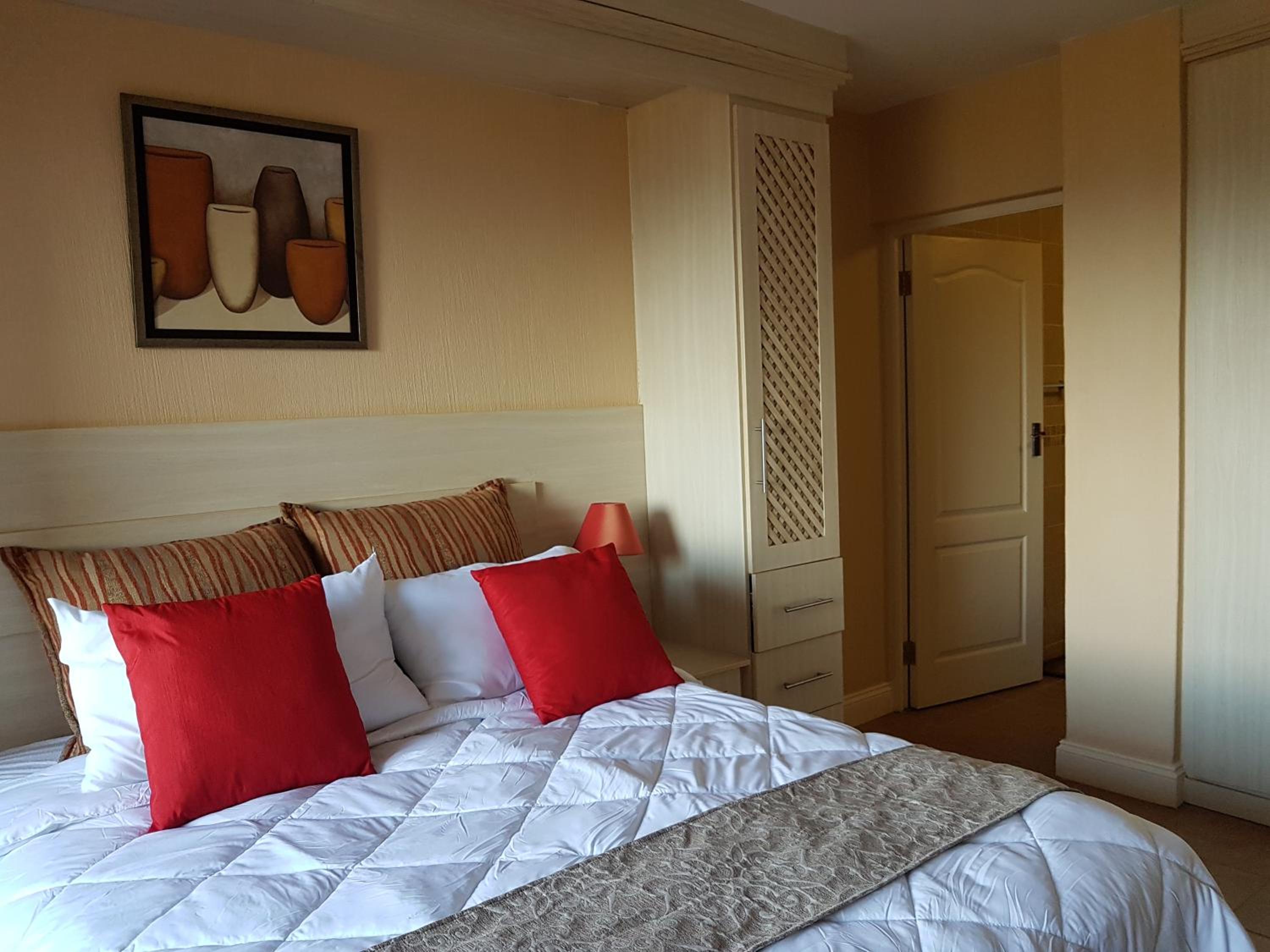 Three-Bedroom Apartment - Photo 11
