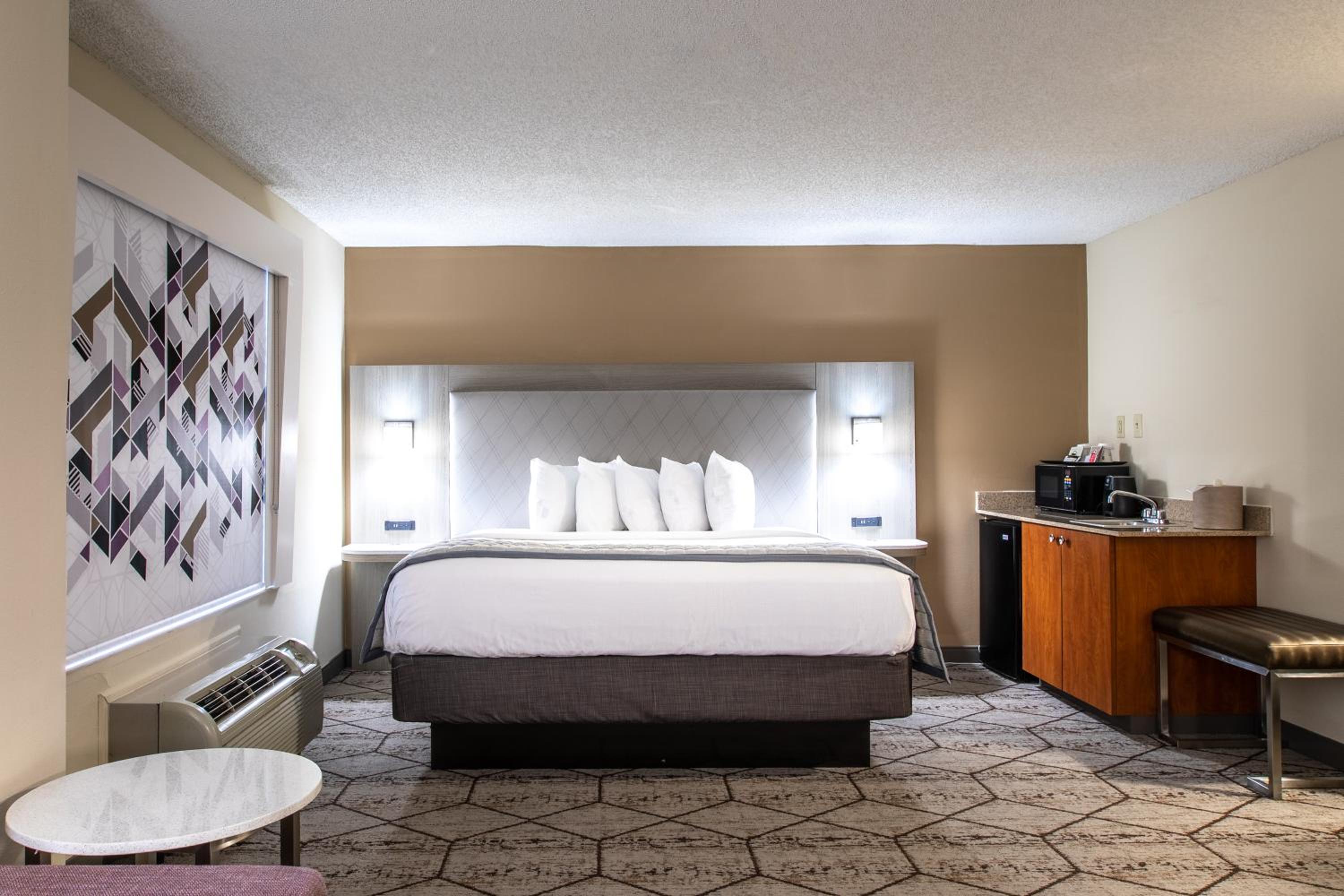 King Suite - Non-Smoking - Photo 12