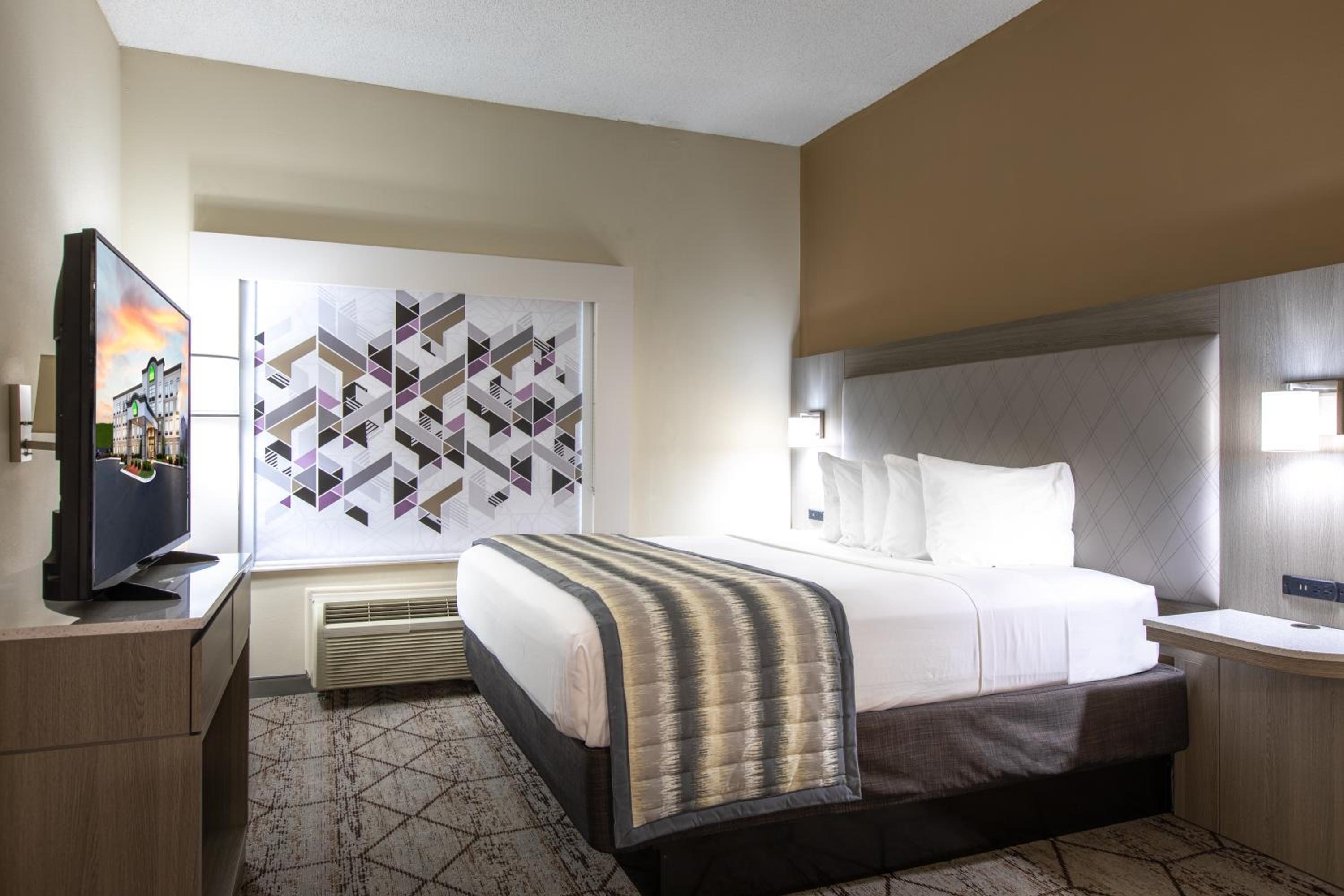 King Room - Non-Smoking - Photo 2