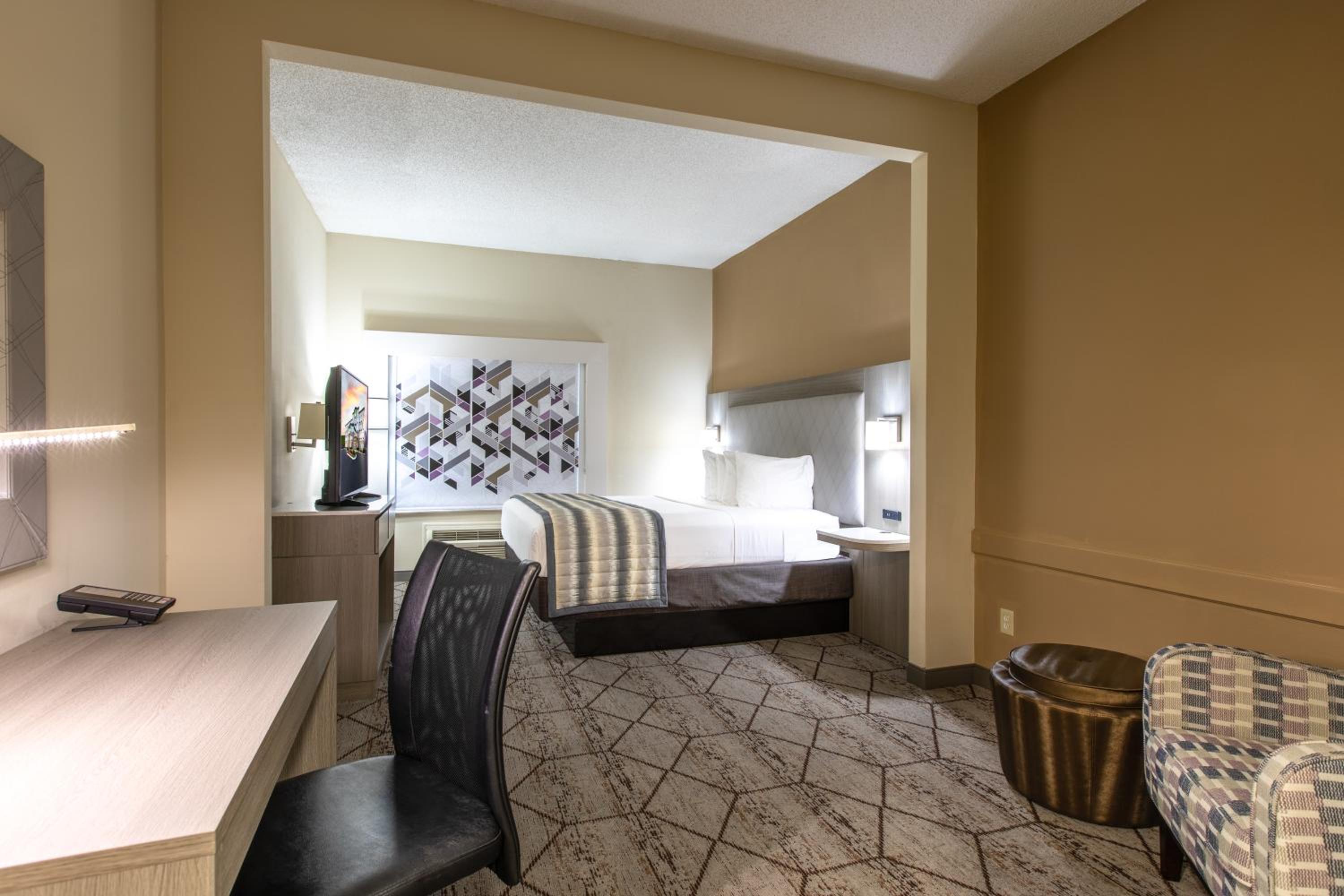 King Room - Non-Smoking - Photo 5