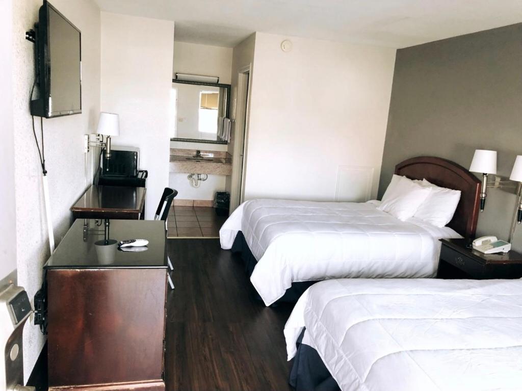 Double Room with Two Double Beds - Non-Smoking - Photo 1
