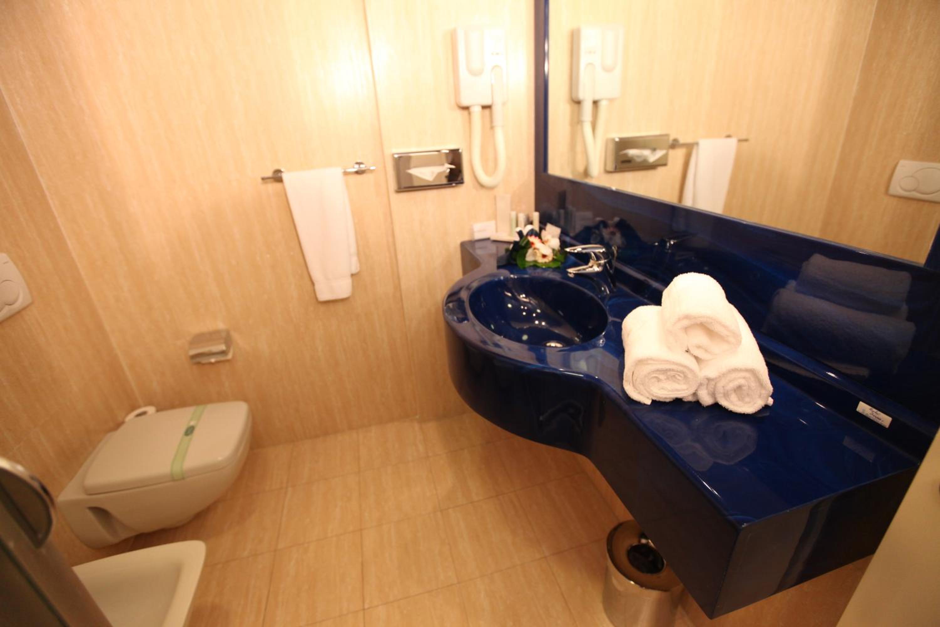 Standard Double Room - Photo 7