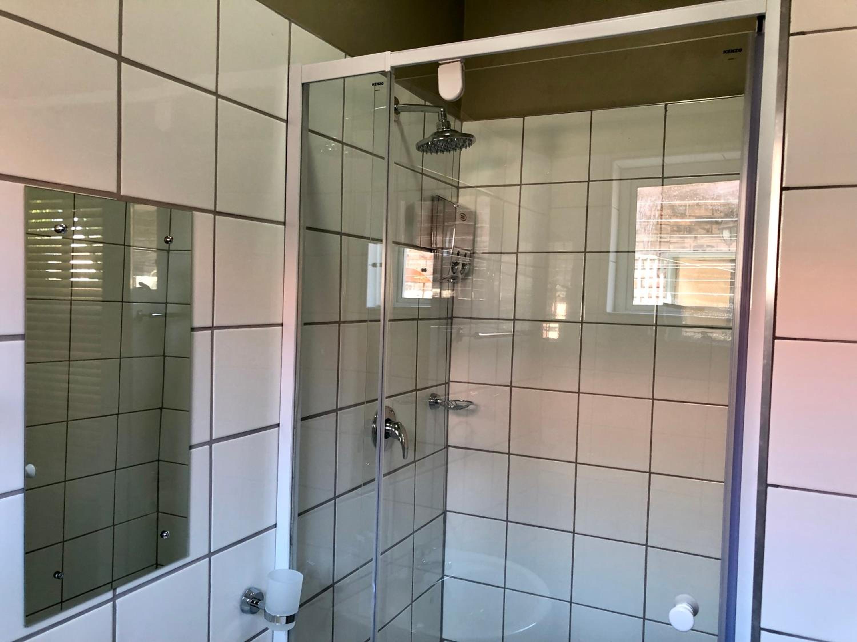 Basic Triple Room with Shared Bathroom photo 1