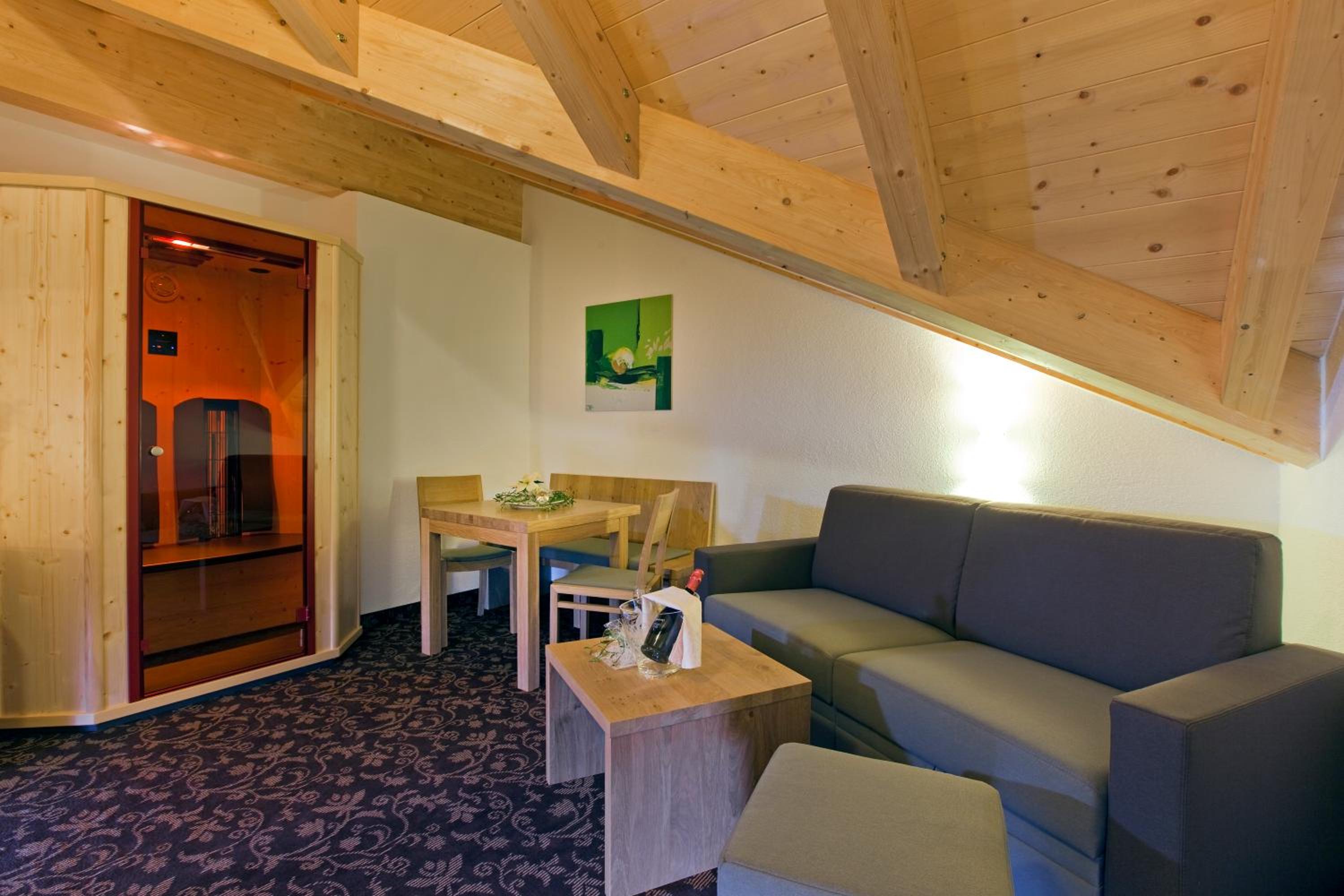 Junior Suite with Balcony - Photo 2