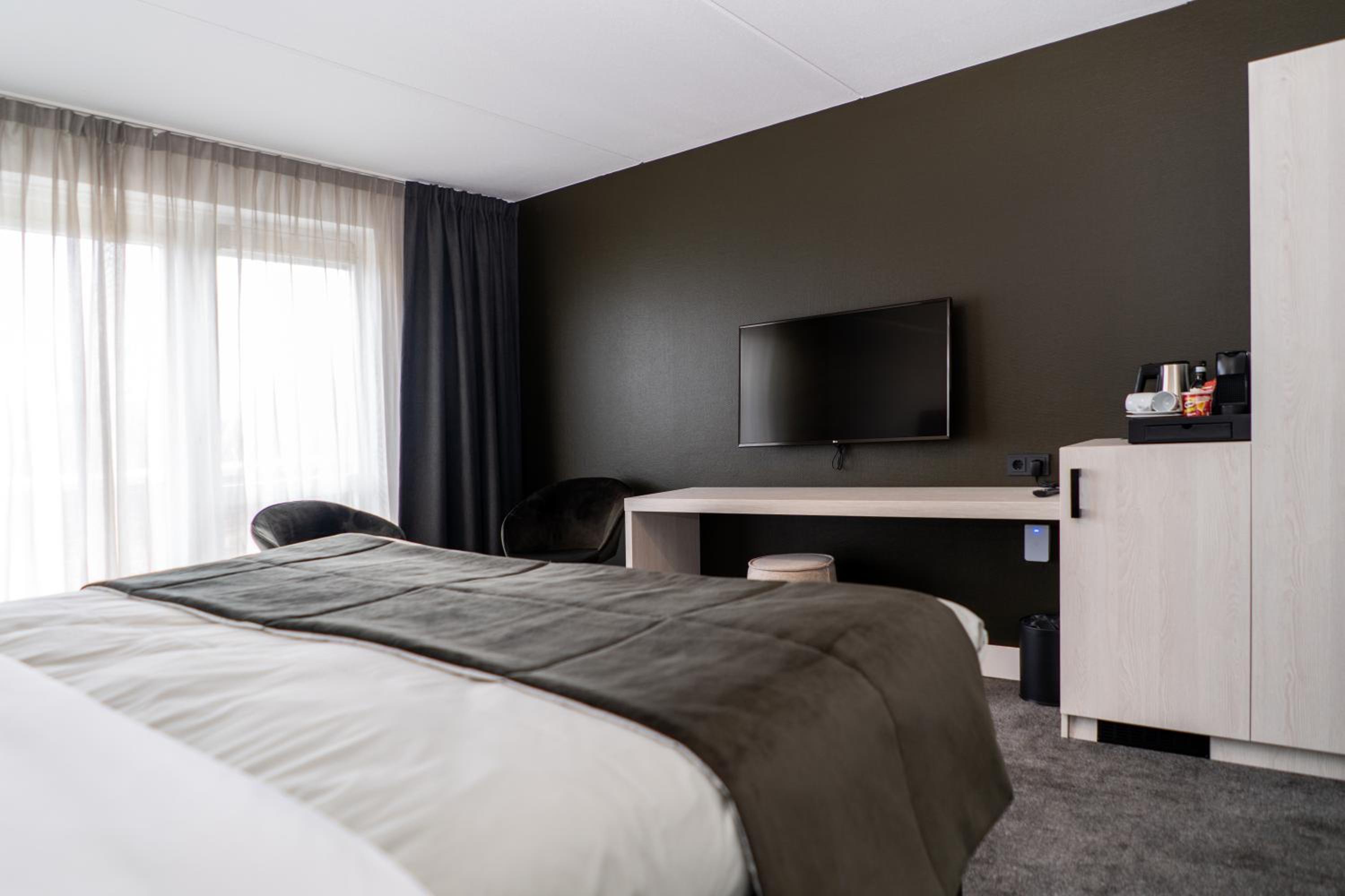 Deluxe Plus Room with balcony - Photo 2