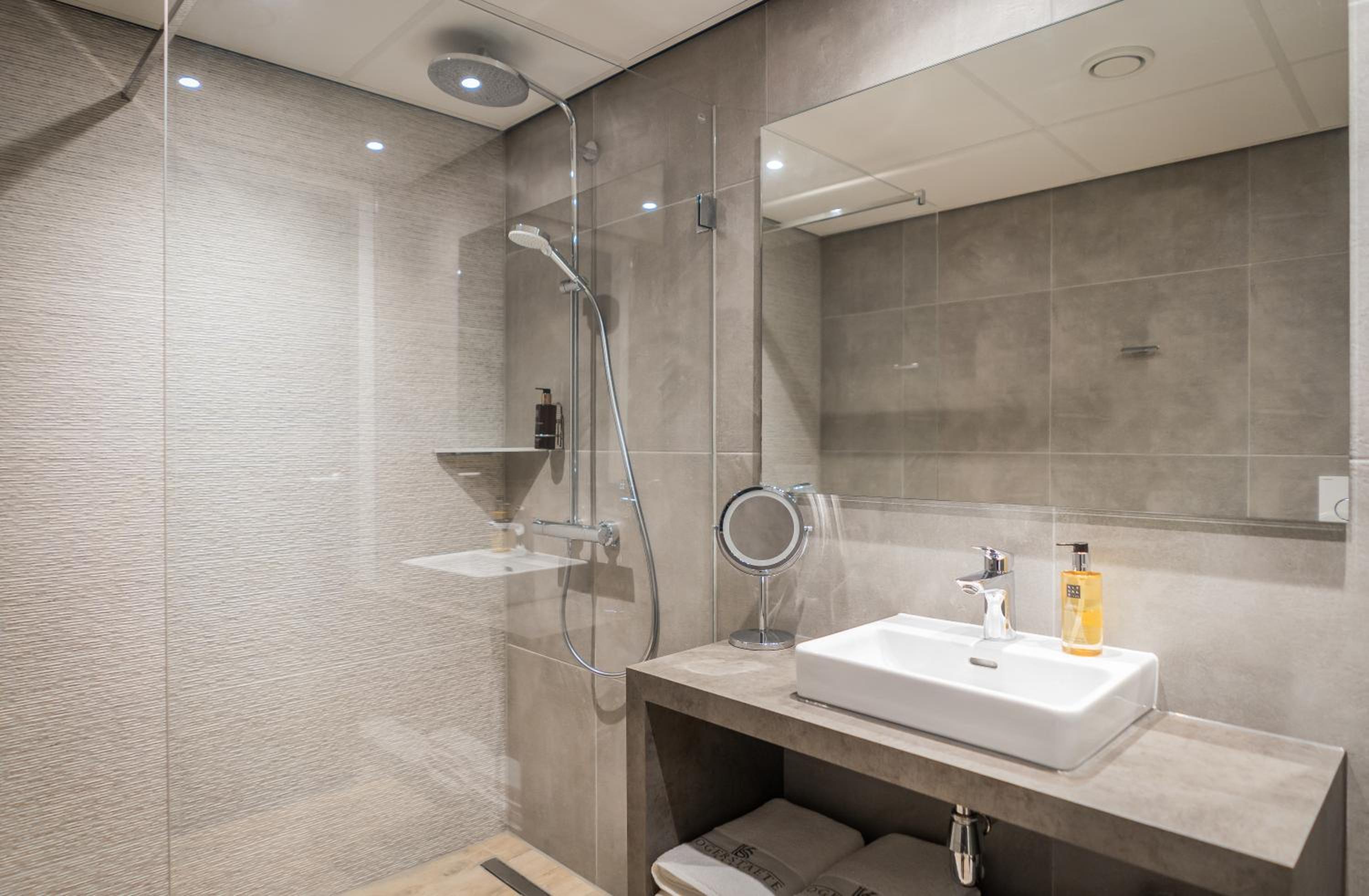 Deluxe Plus Room with balcony - Photo 3