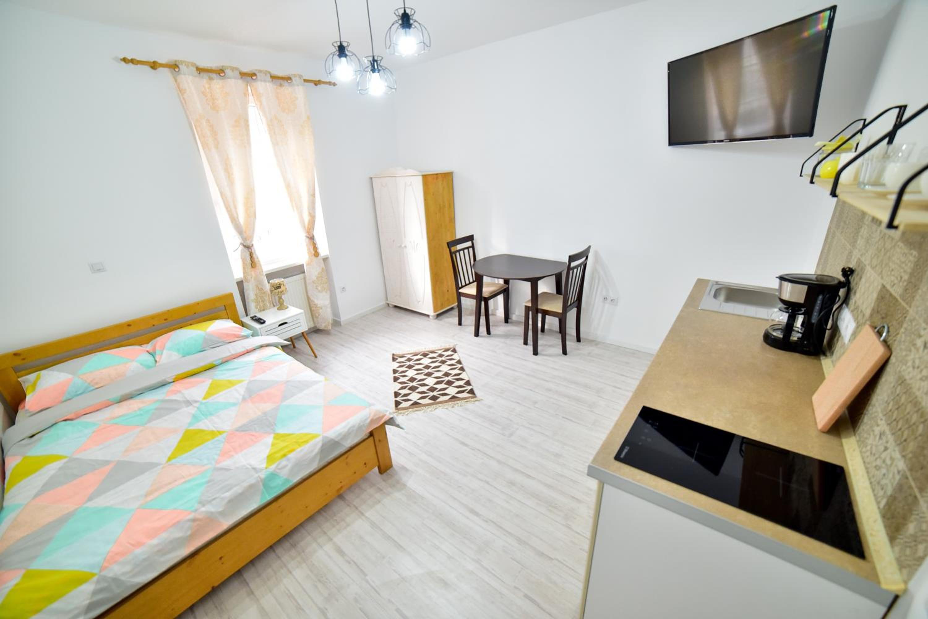 Studio Apartment - Photo 27