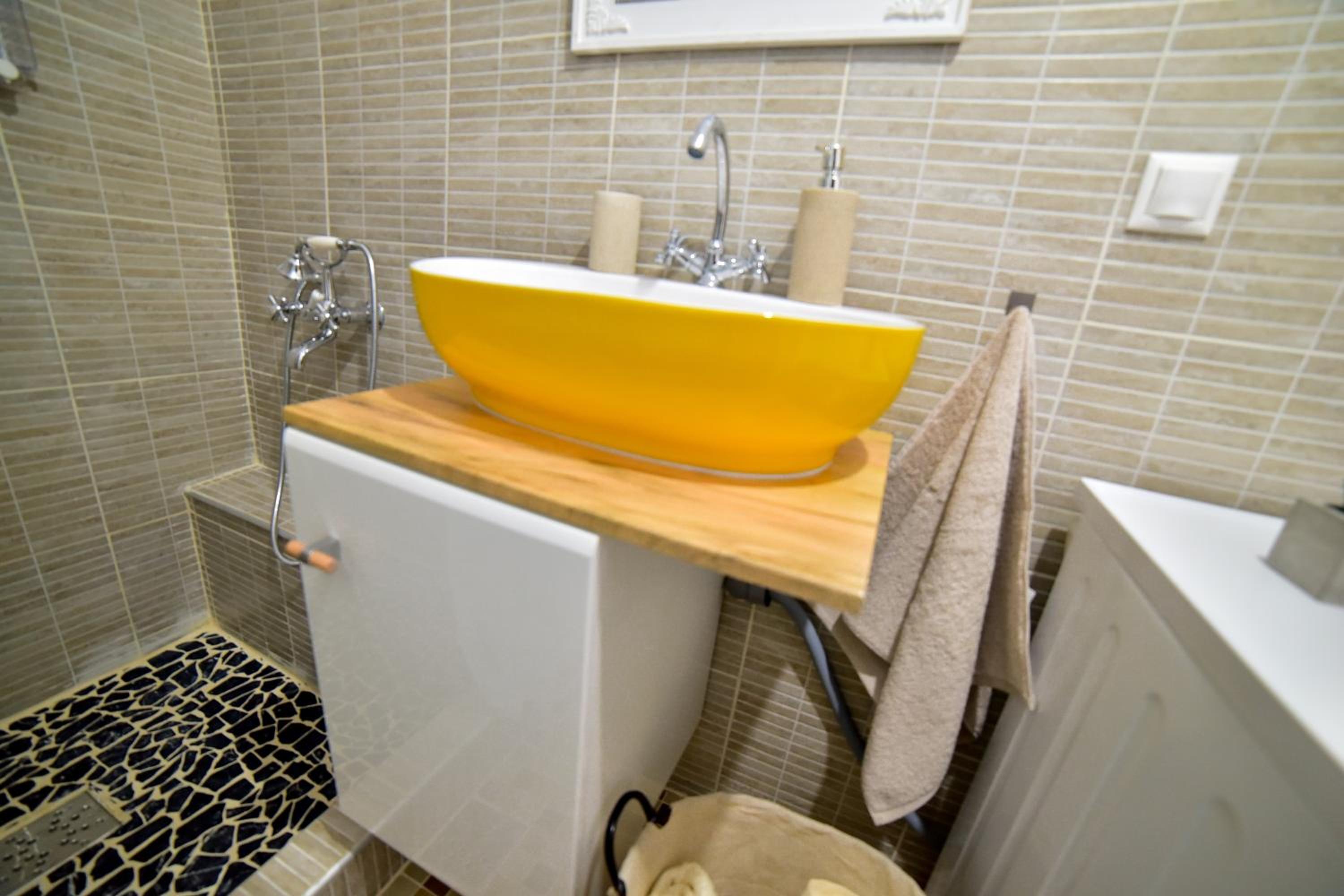 Studio Apartment - Photo 2