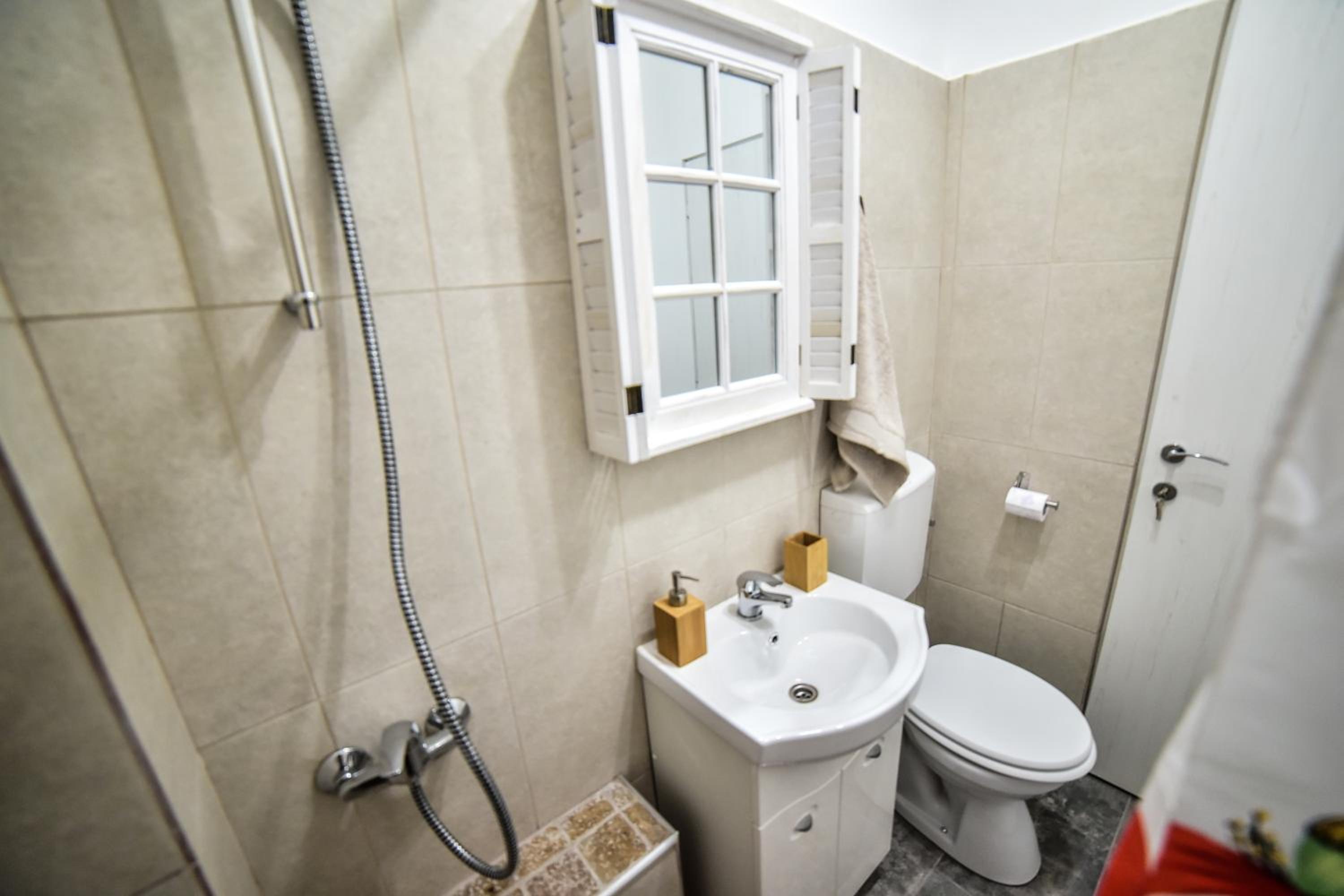 One-Bedroom Apartment - Photo 28
