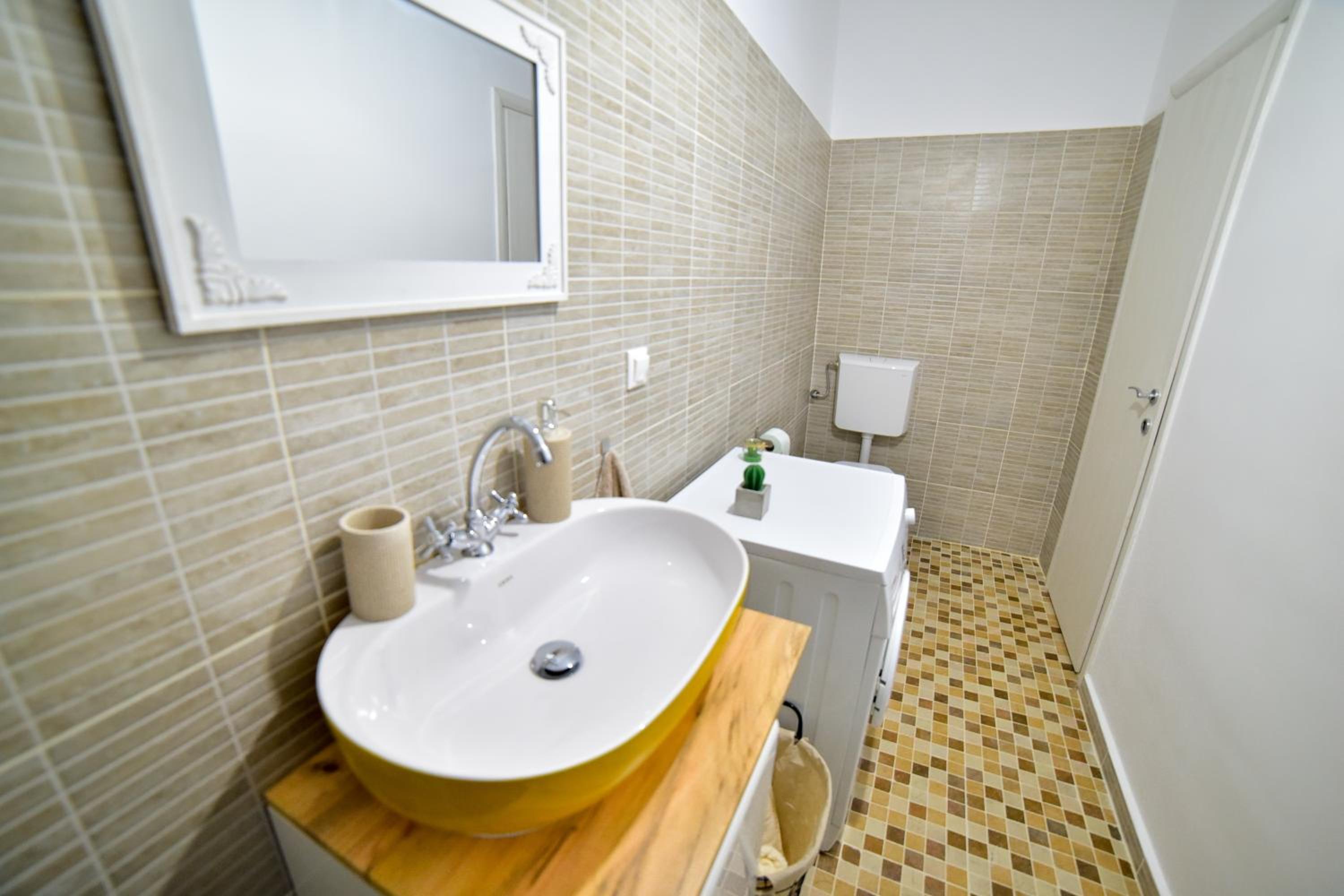 Studio Apartment - Photo 12