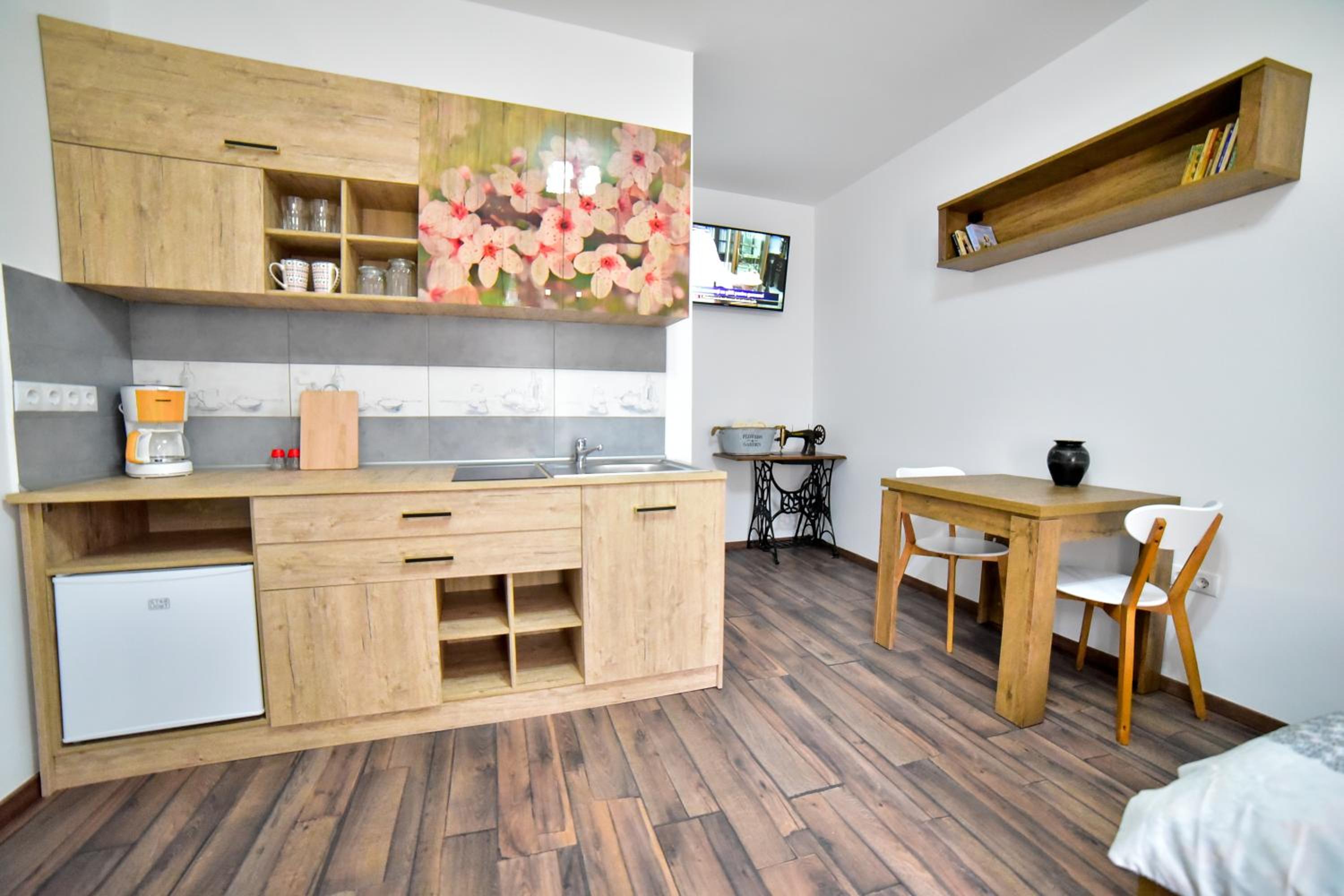 One-Bedroom Apartment - Photo 27