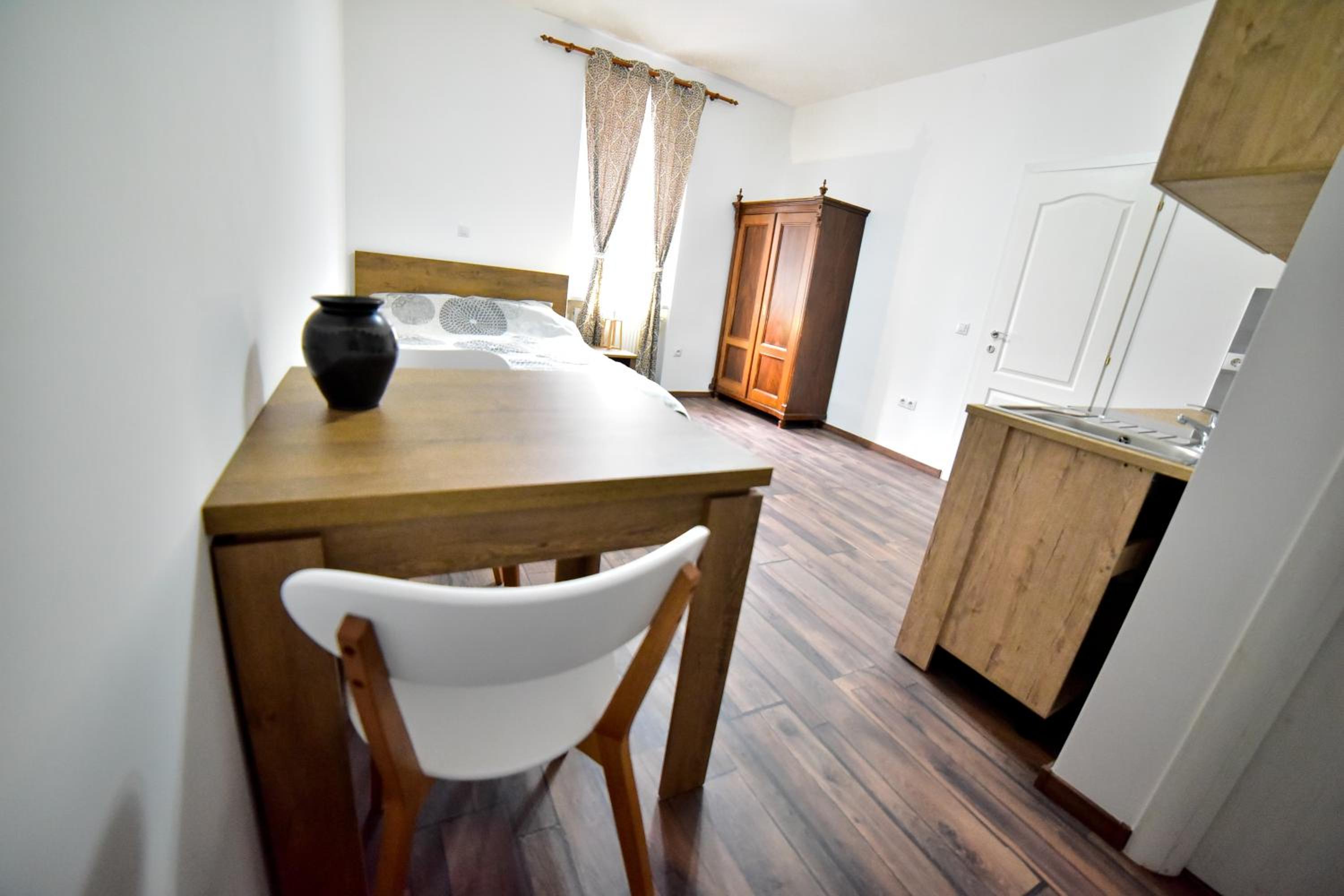 One-Bedroom Apartment - Photo 3