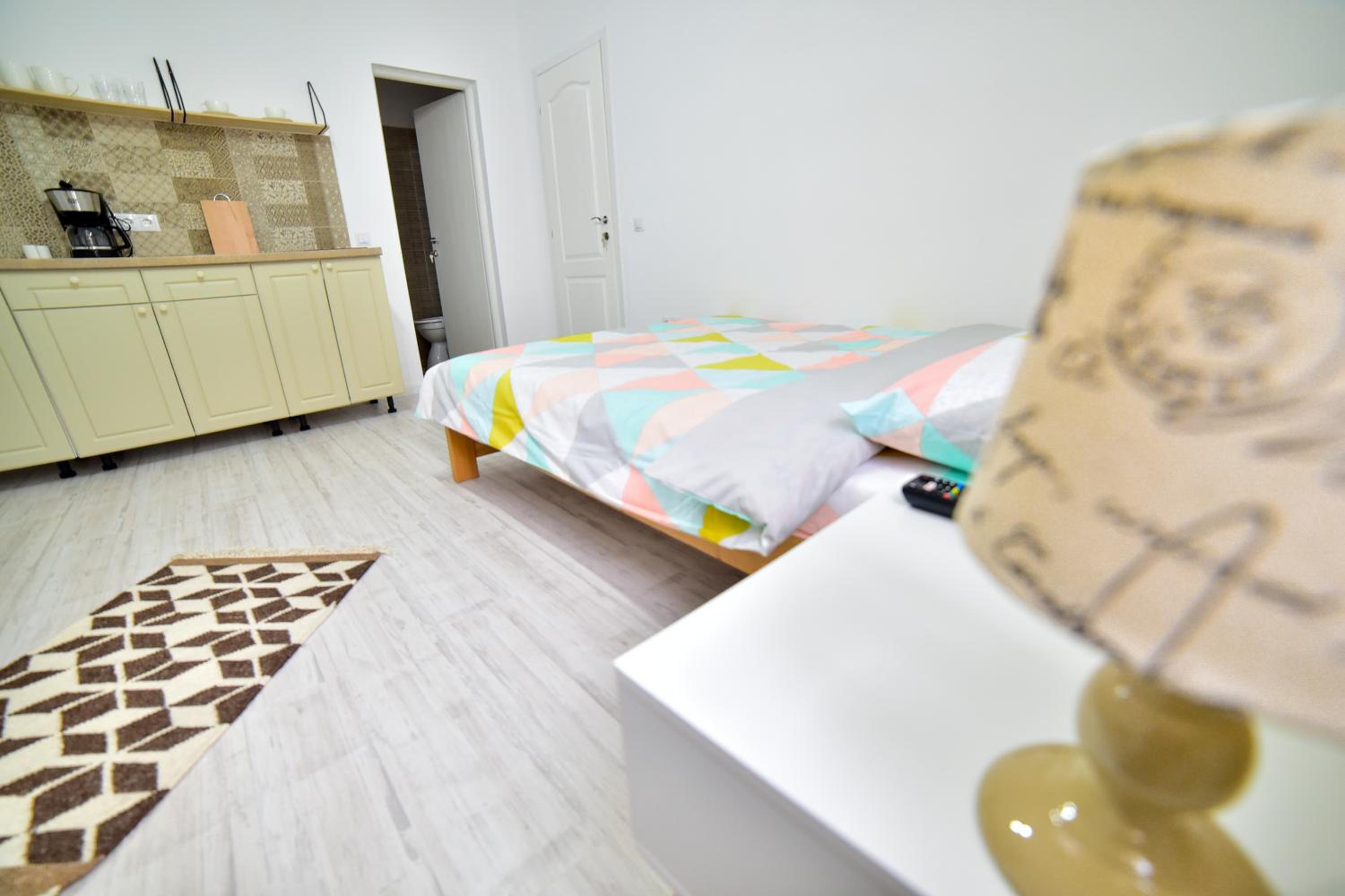 Studio Apartment - Photo 14