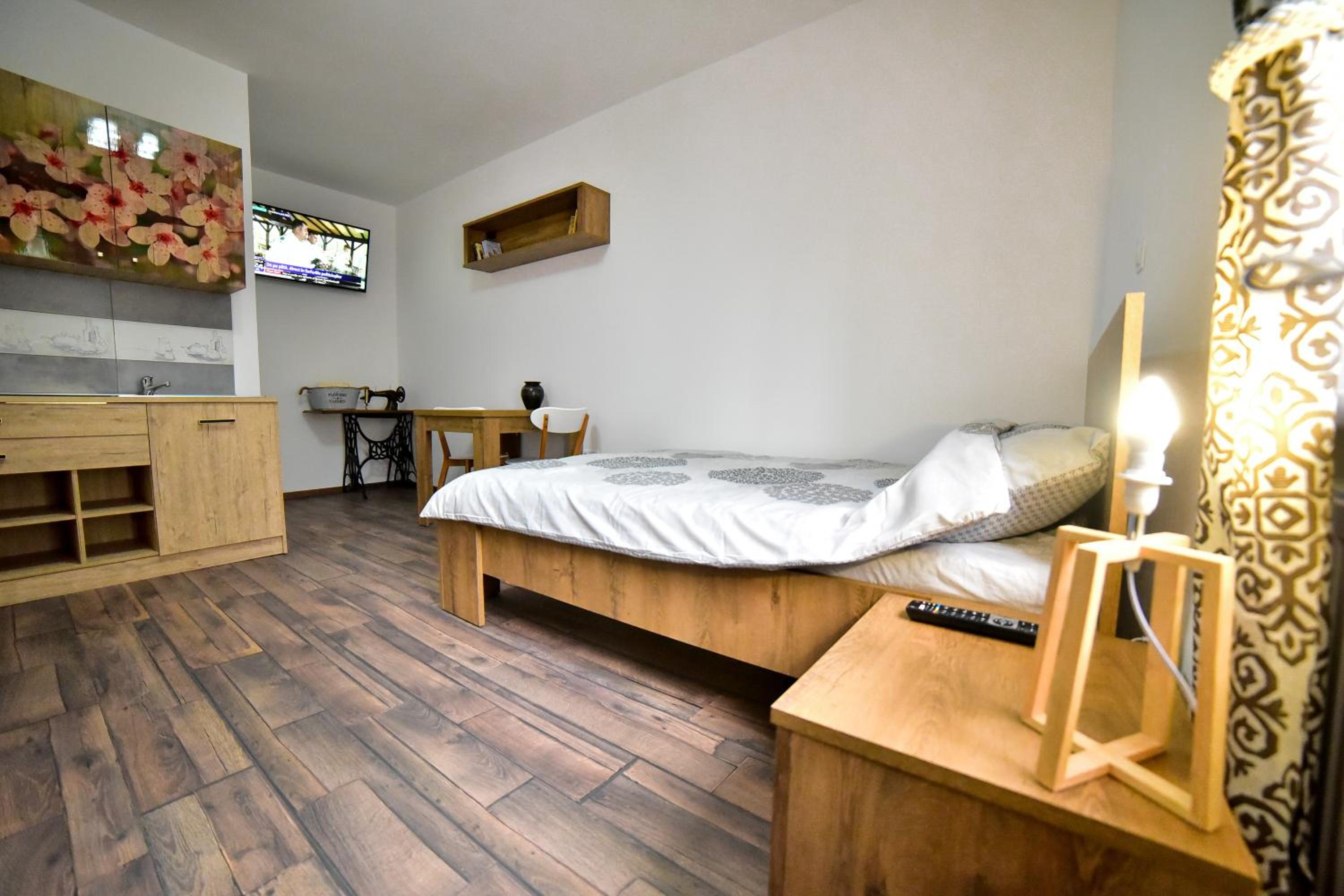 Studio Apartment - Photo 16