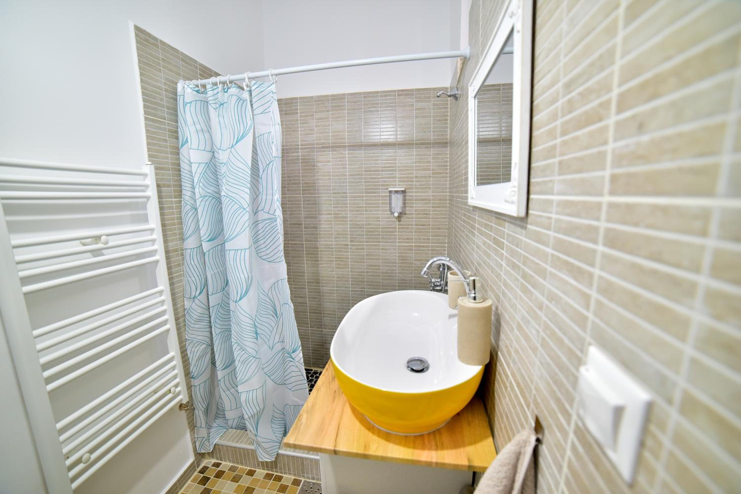 Studio Apartment - Photo 17