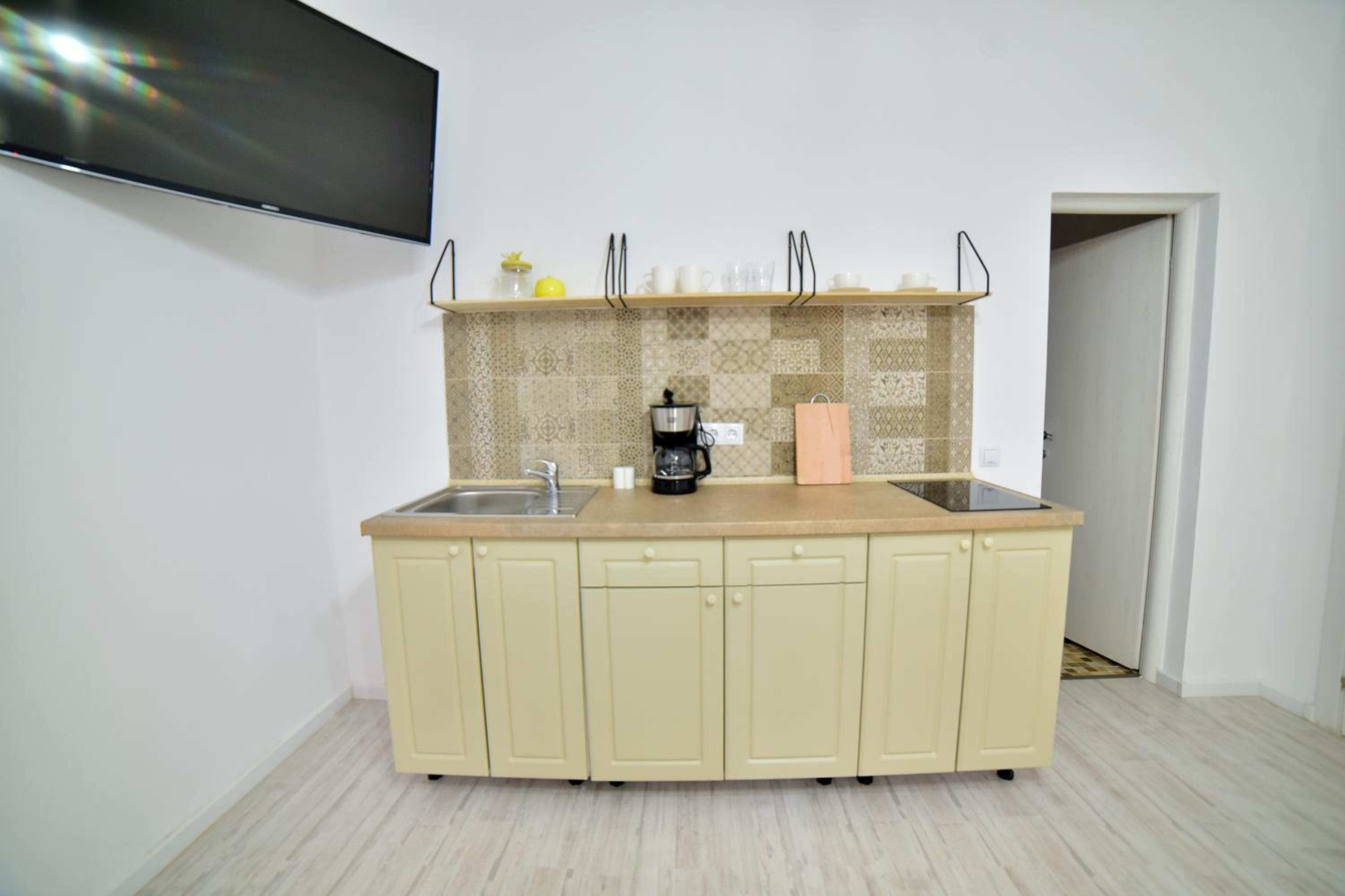 Studio Apartment - Photo 24