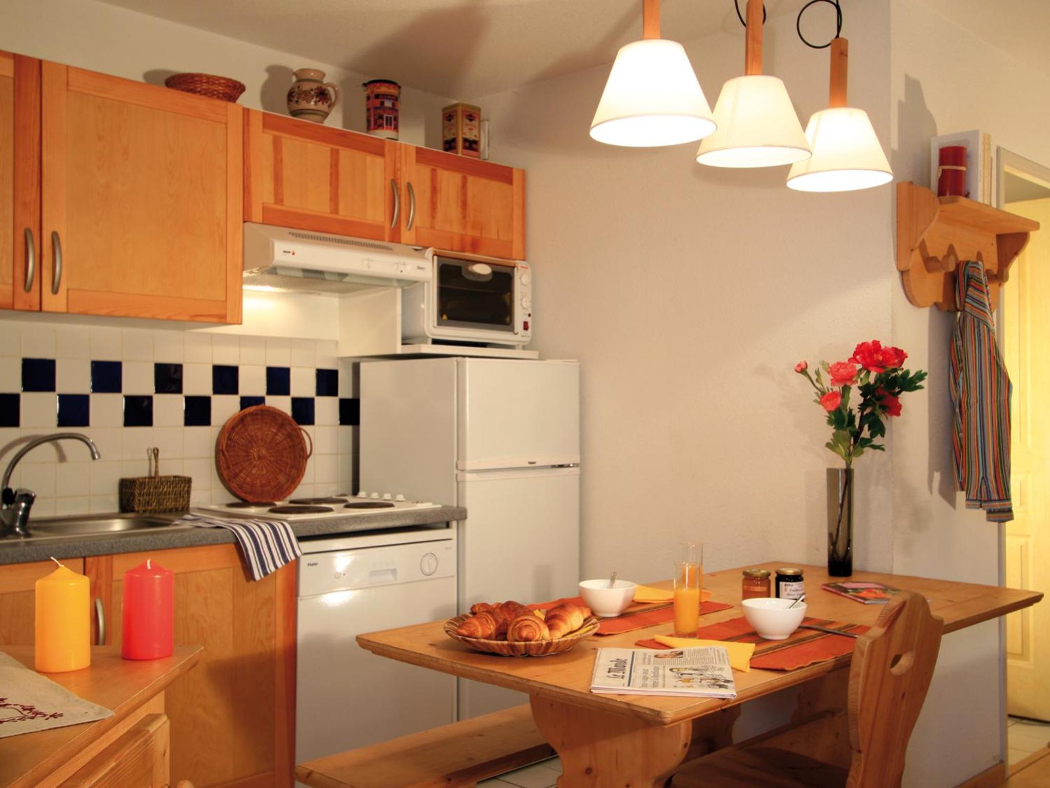 One-Bedroom Apartment with Alcove (6 Adults) photo 2