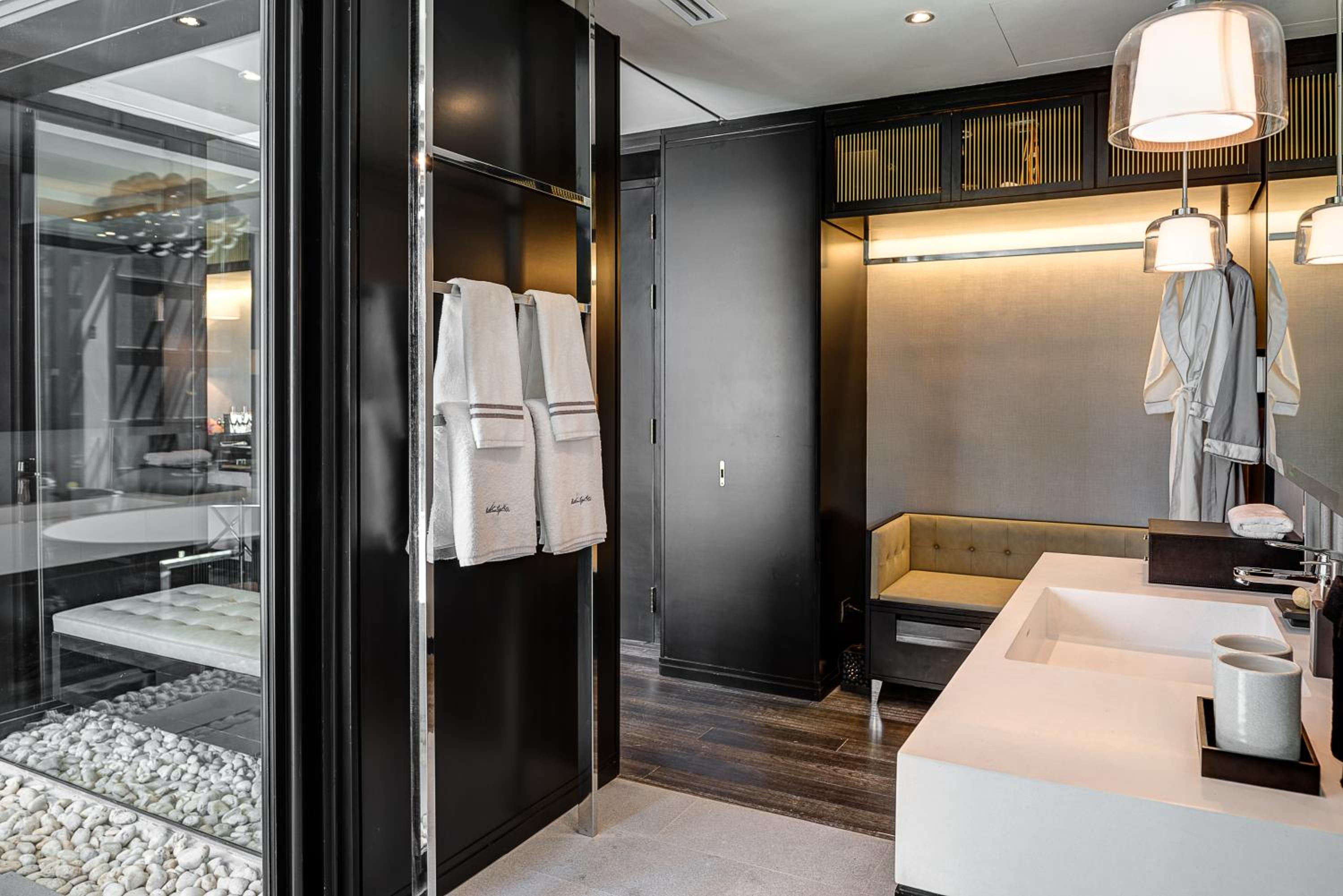 Manor Suite photo 3