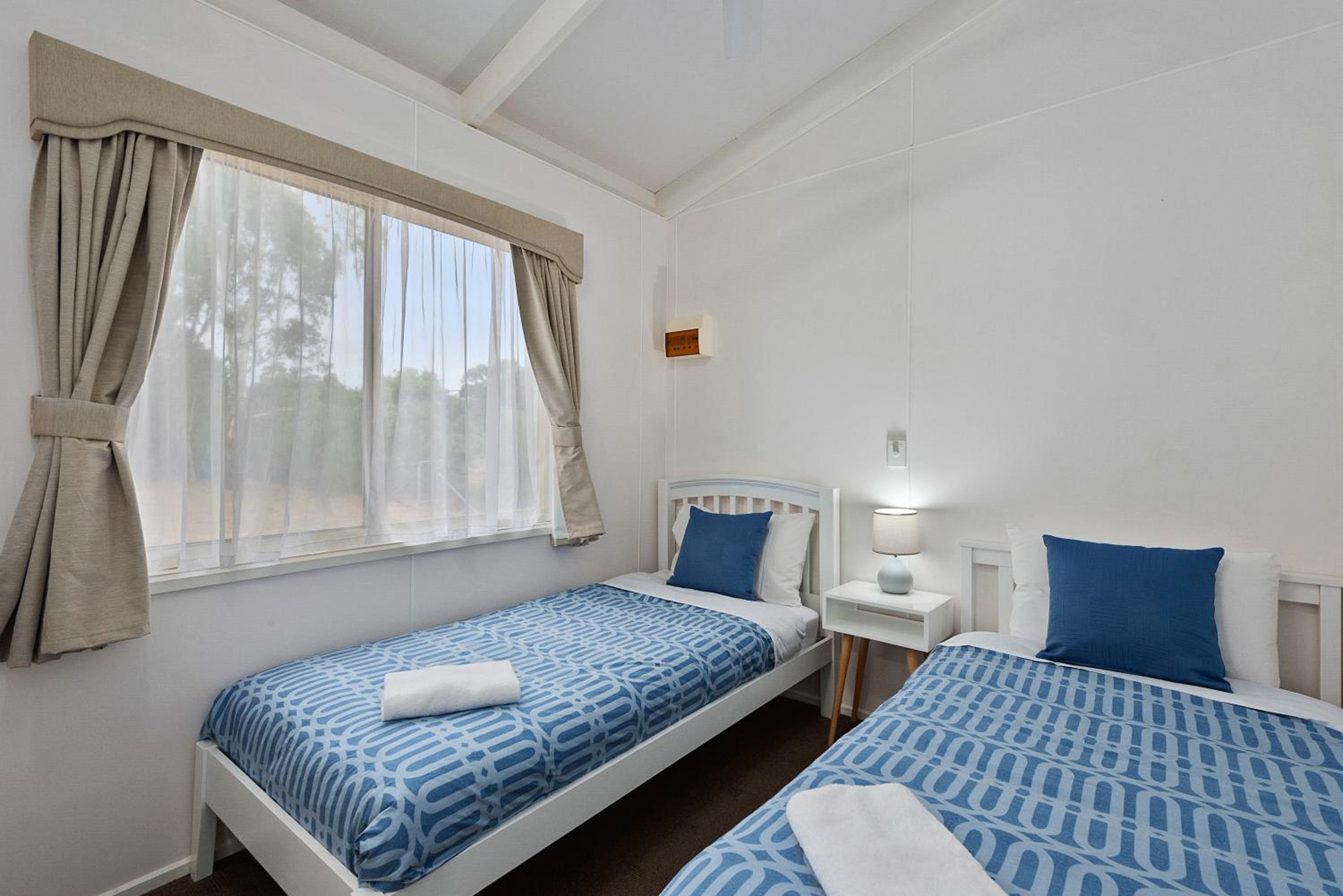 Deluxe Three-Bedroom Cabin (Bungalow) photo 2