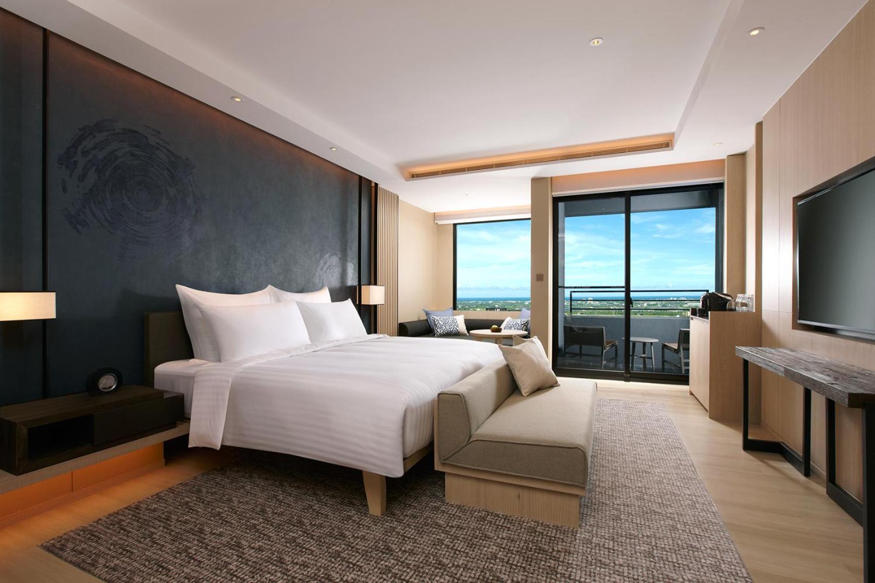 Deluxe Double Room with Balcony photo 2