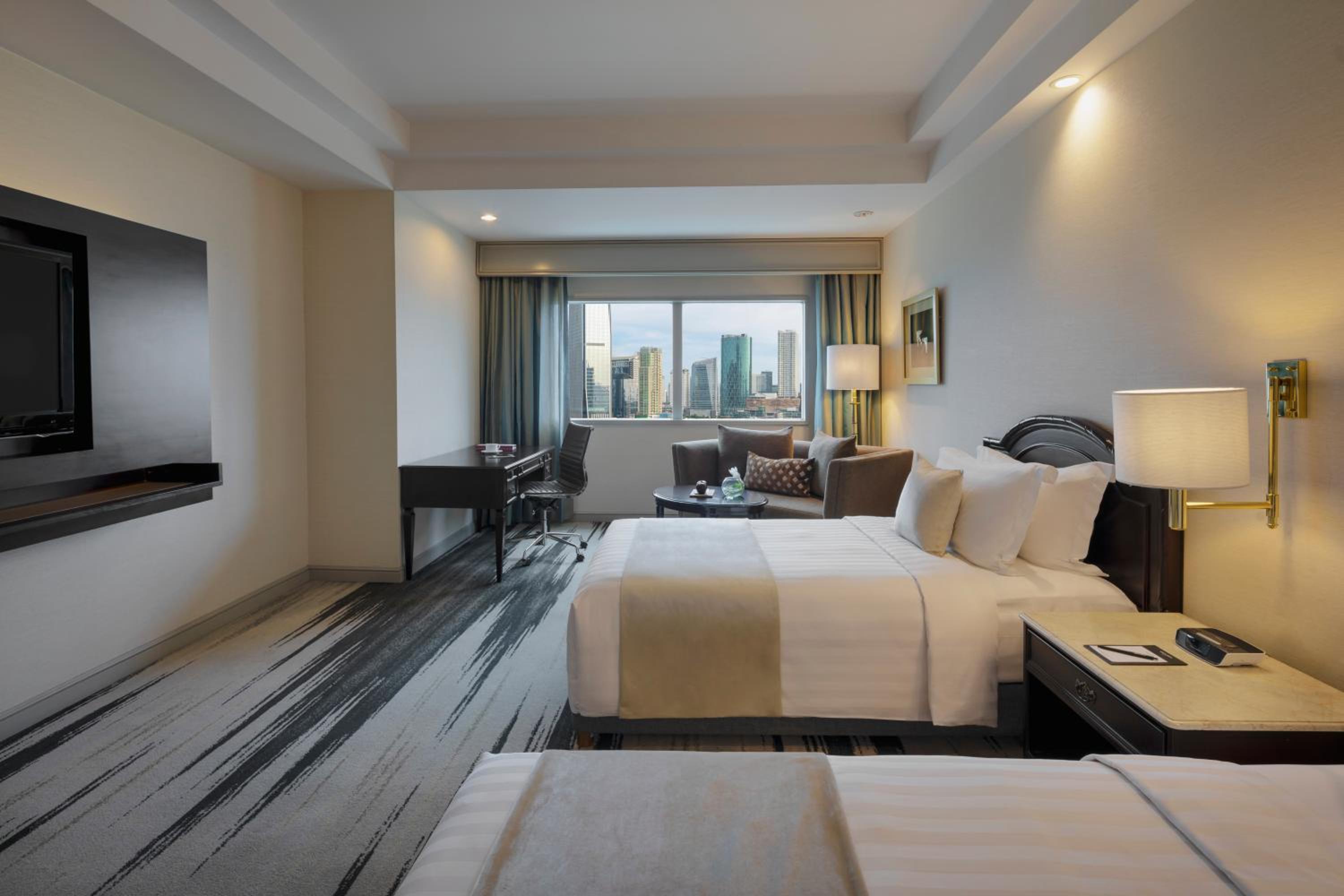 Deluxe Room thumbnail 5
