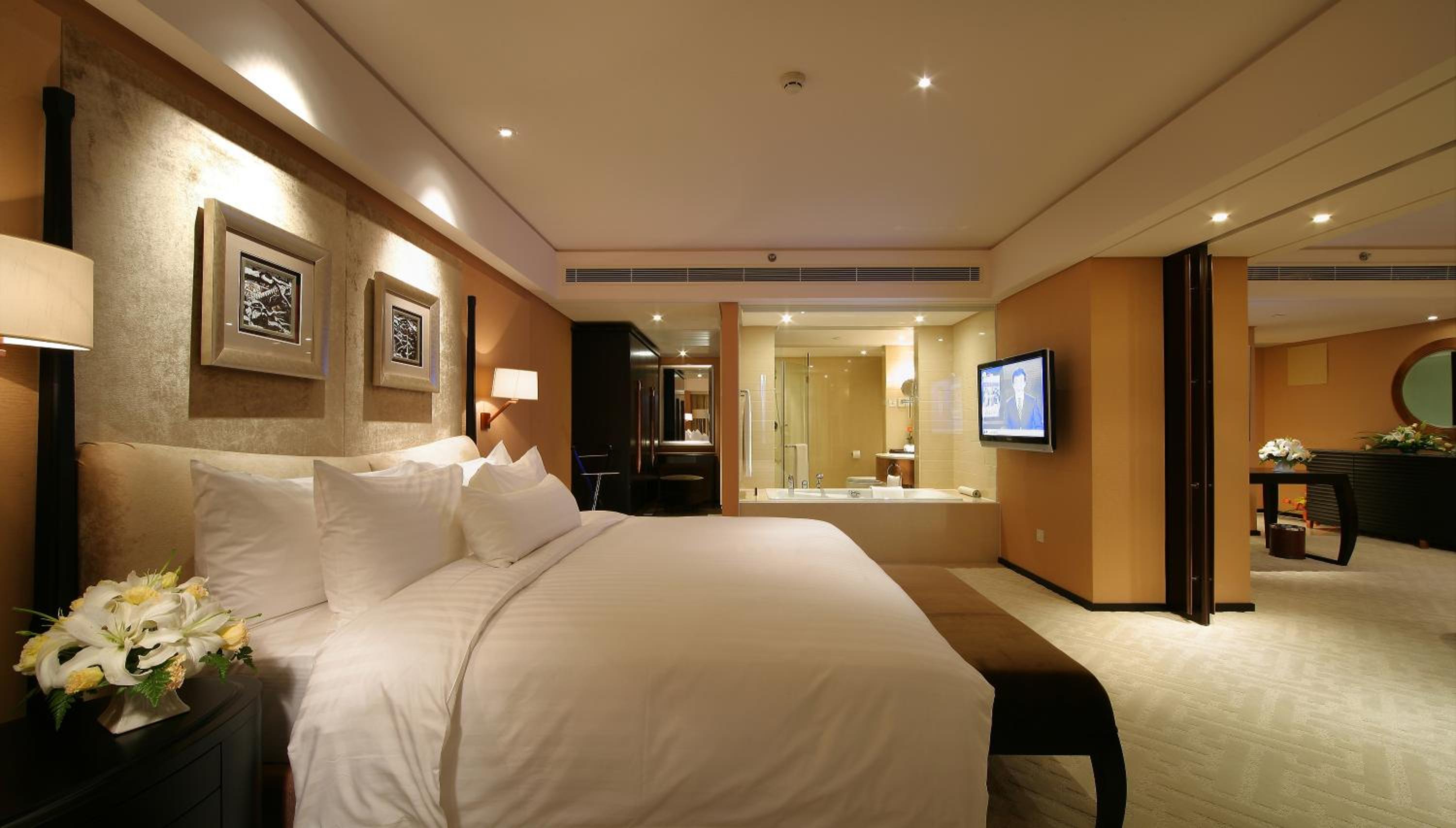 Lake View Suite