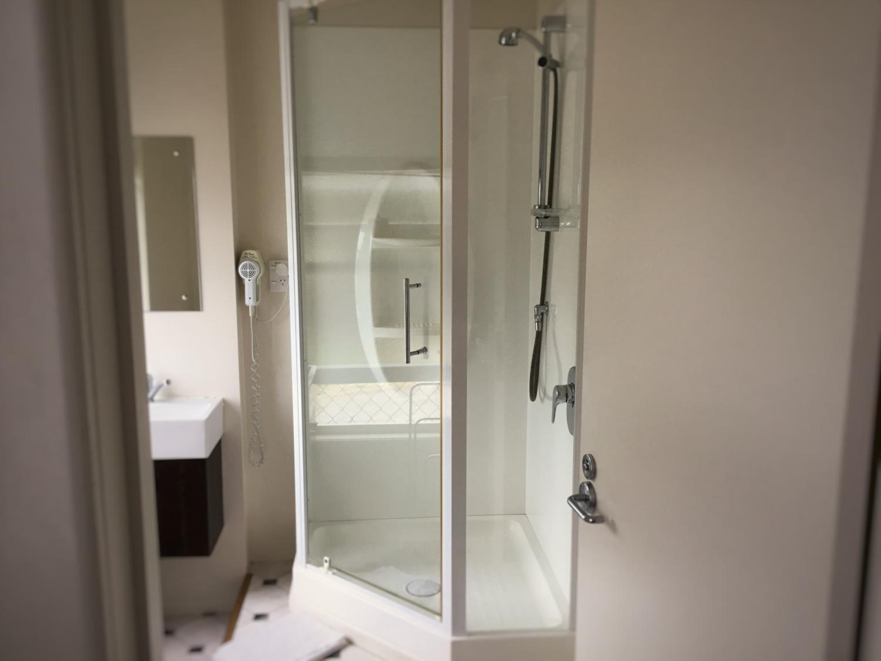 Triple Room with Private Bathroom - Photo 2