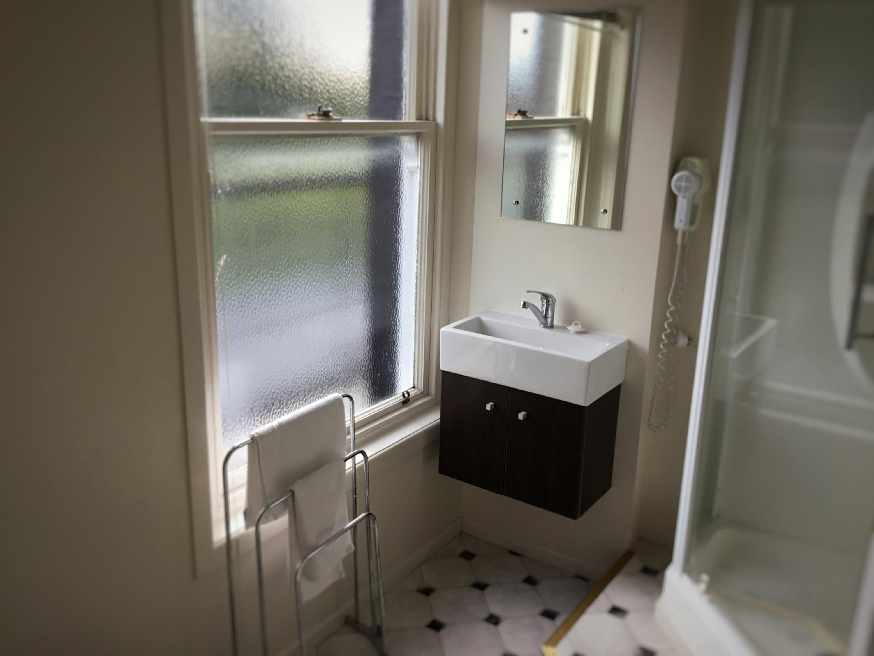 Triple Room with Private Bathroom - Photo 4