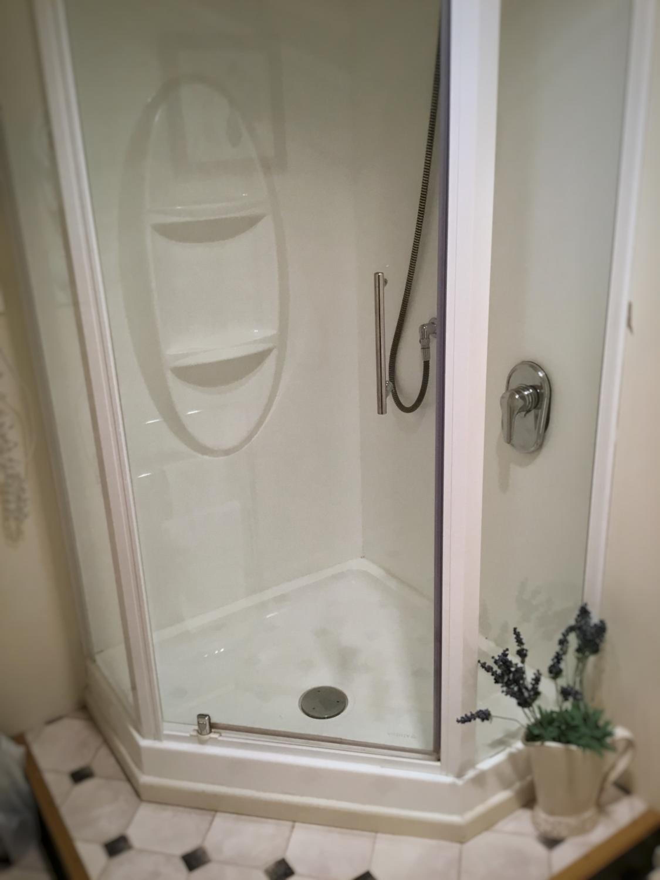 Double Room with Private Bathroom - Photo 7