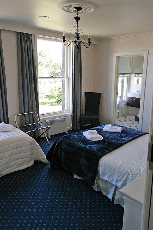 Triple Room with Private Bathroom - Photo 11