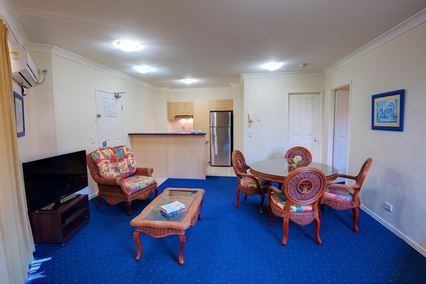 One-Bedroom Apartment - Photo 11