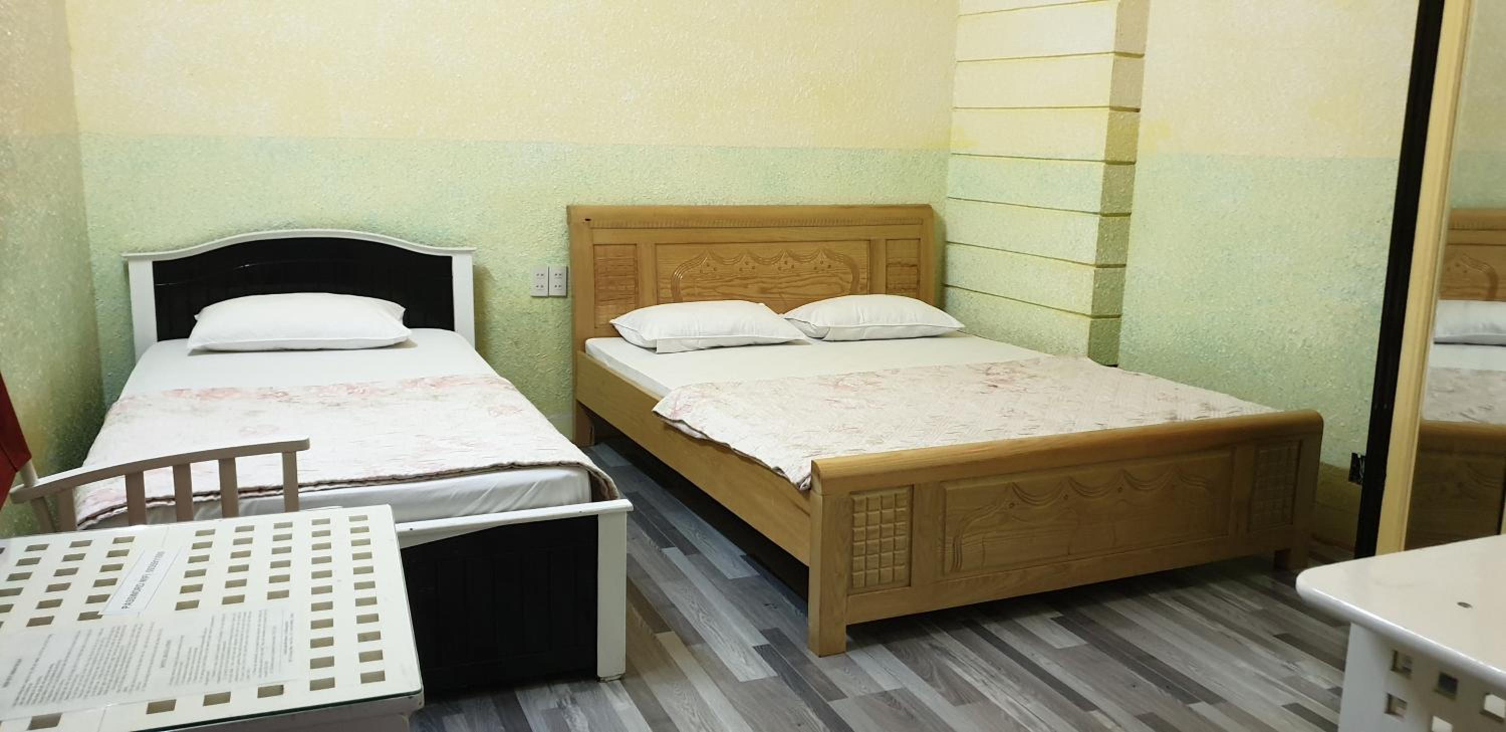 Economy Triple Room photo 2