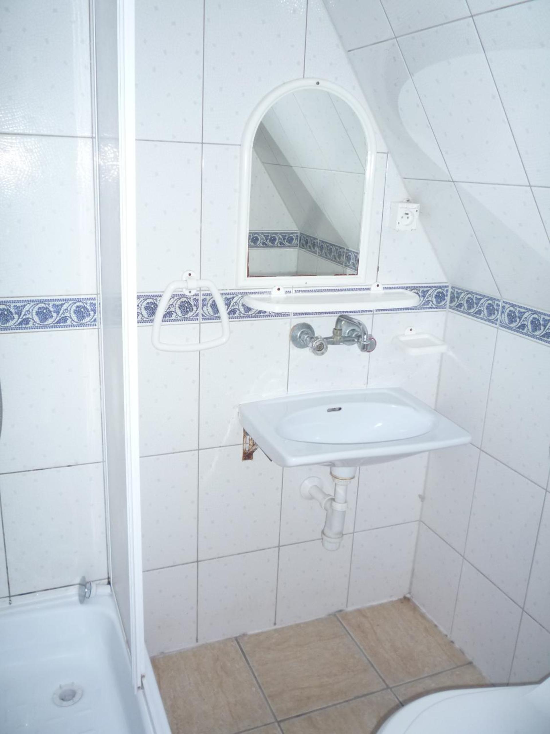 Economy Triple Room with Shared Bathroom photo 2