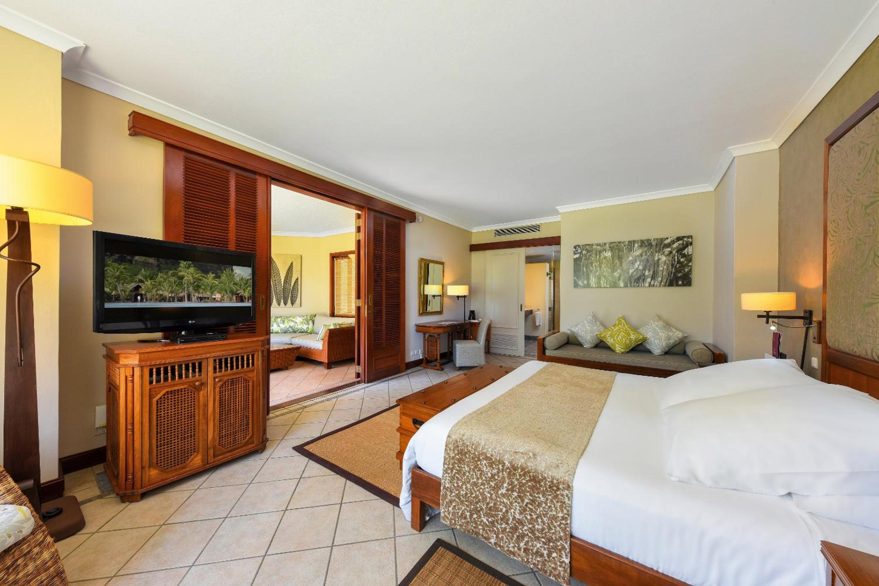 Junior Suite Beachfront – Honeymooners Only