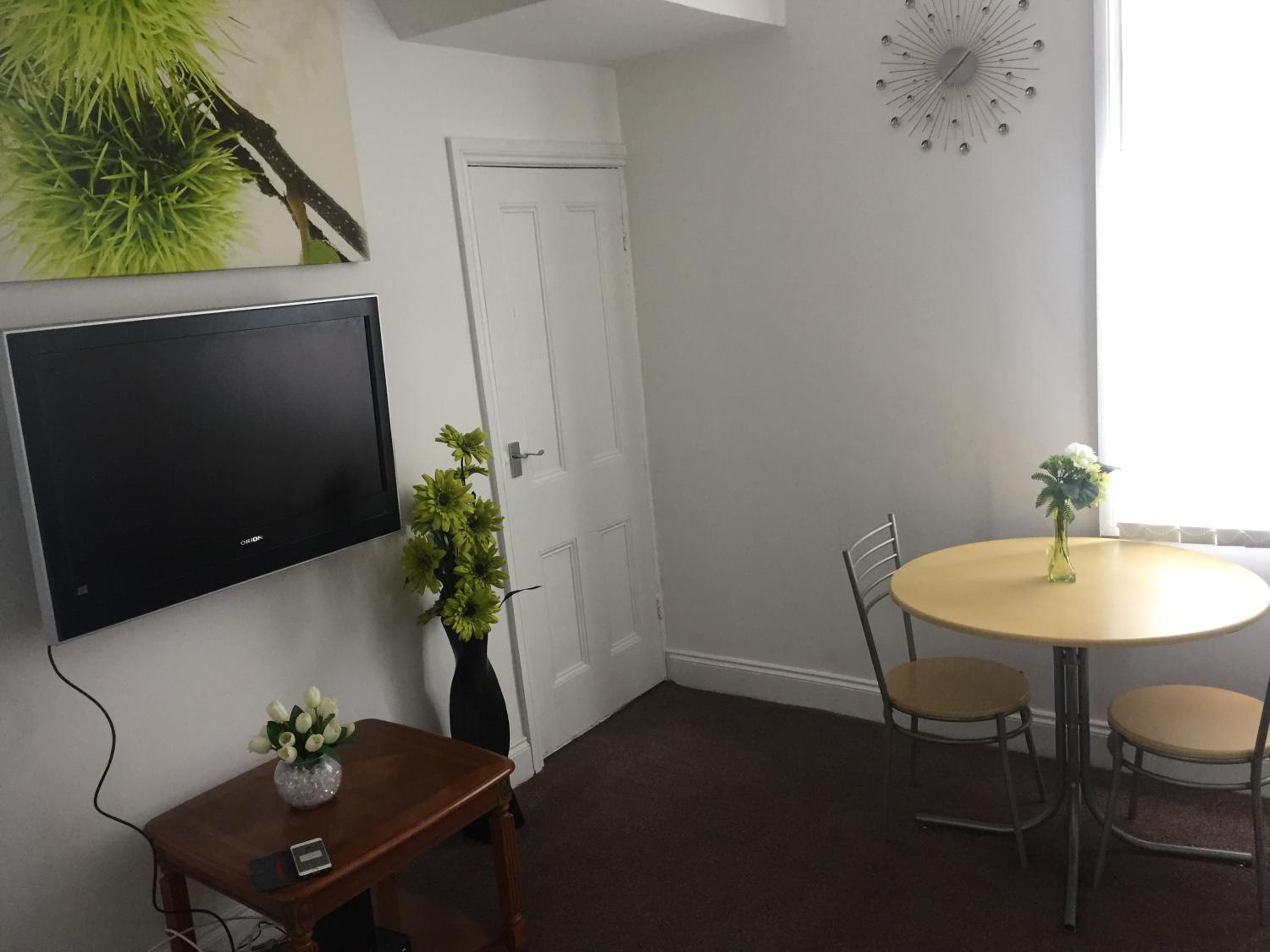 One-Bedroom Apartment photo 3