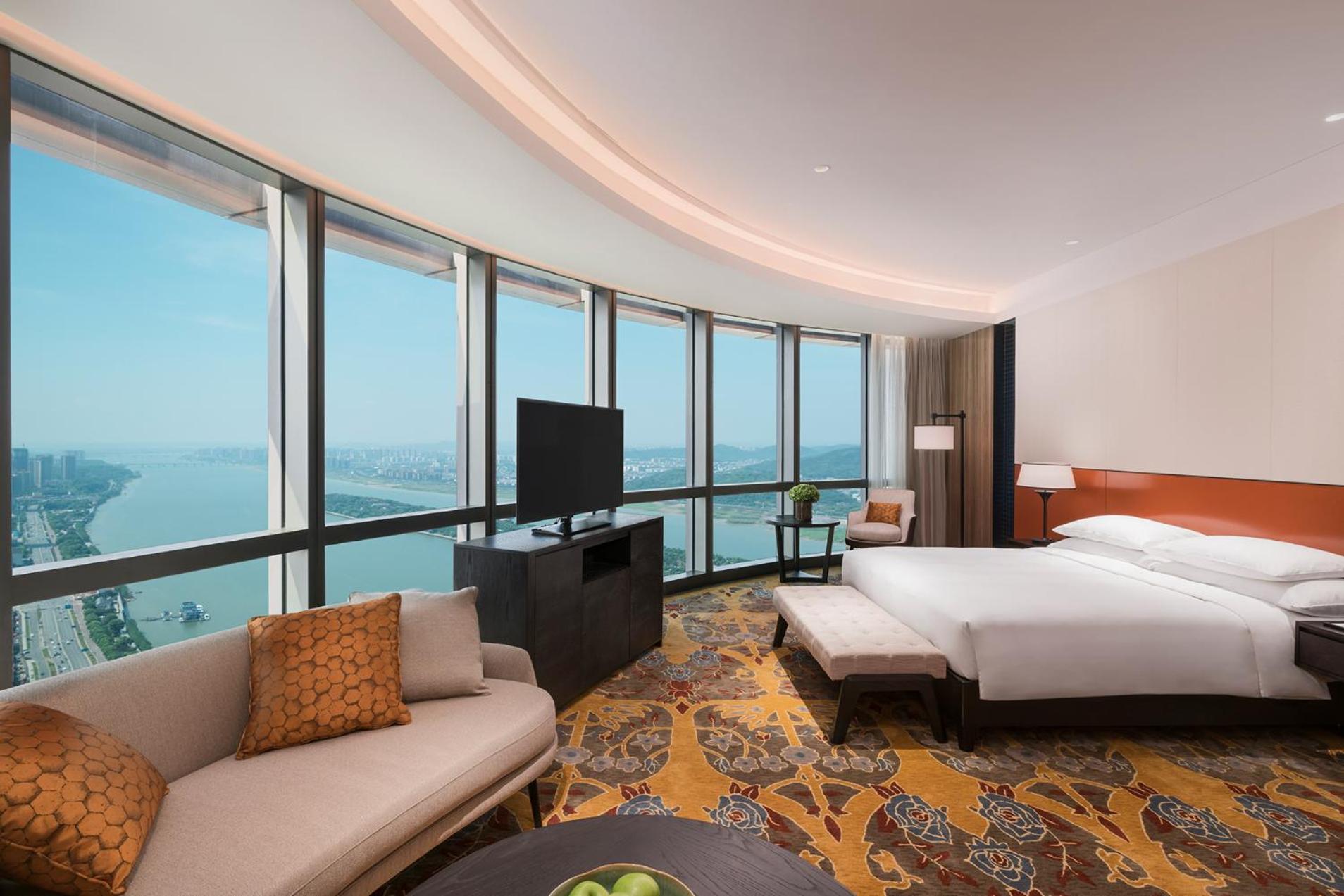 Grand Club Deluxe King Room with River View