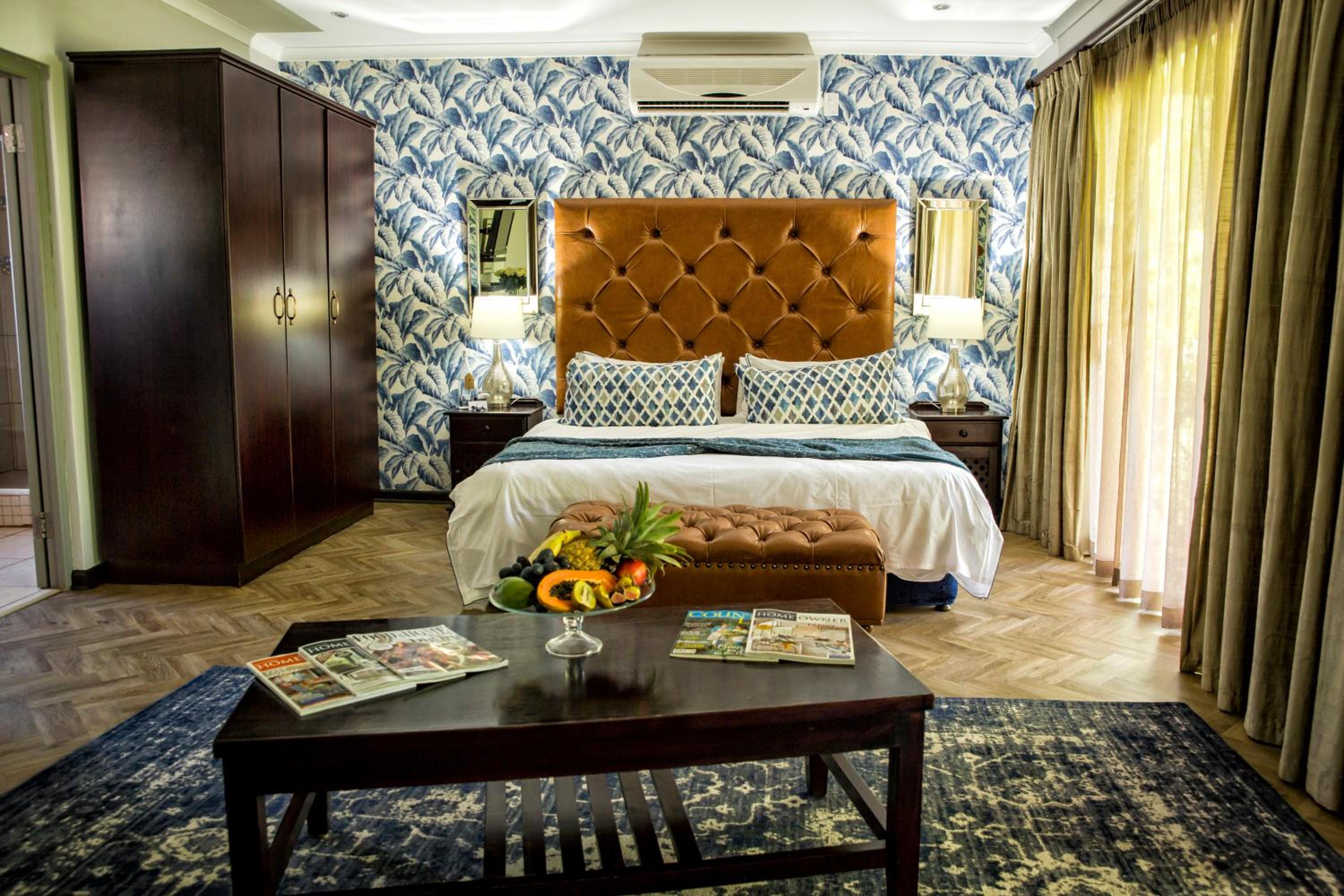 Executive Suite - Photo 1