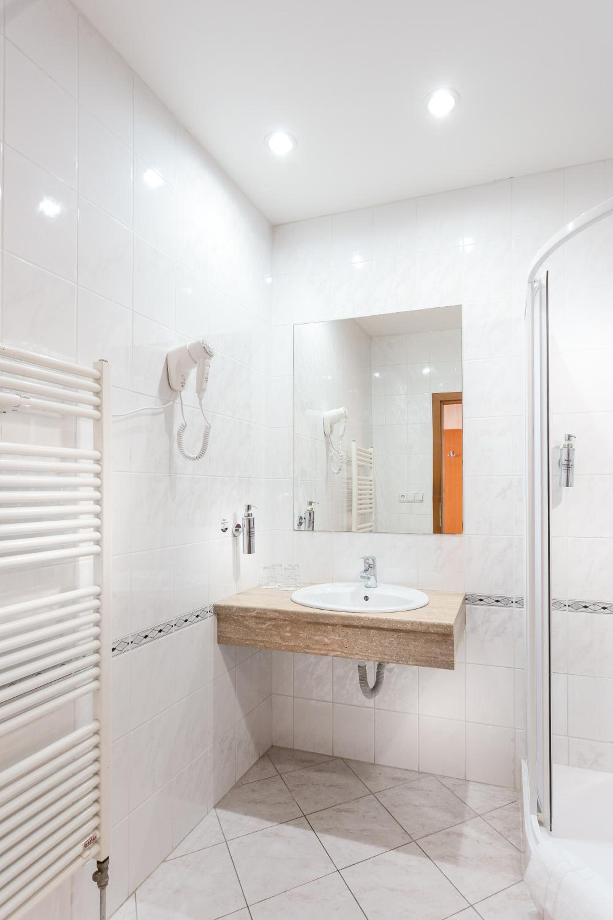 Quadruple Room with Balcony and Wellness Access - Photo 3