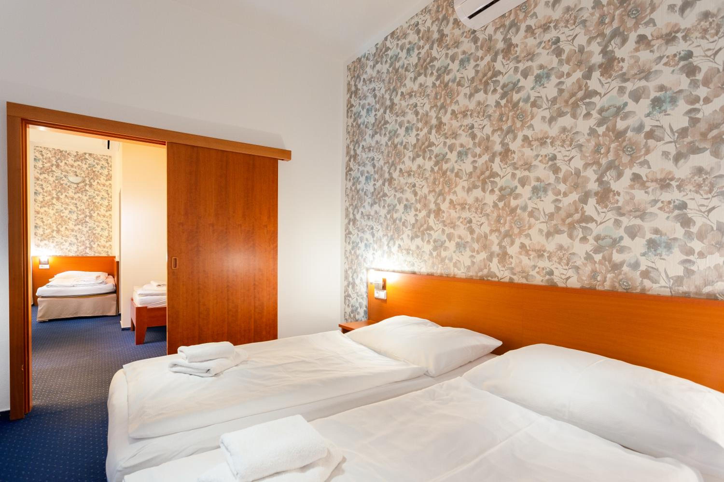 Quadruple Room with Balcony and Wellness Access - Photo 1