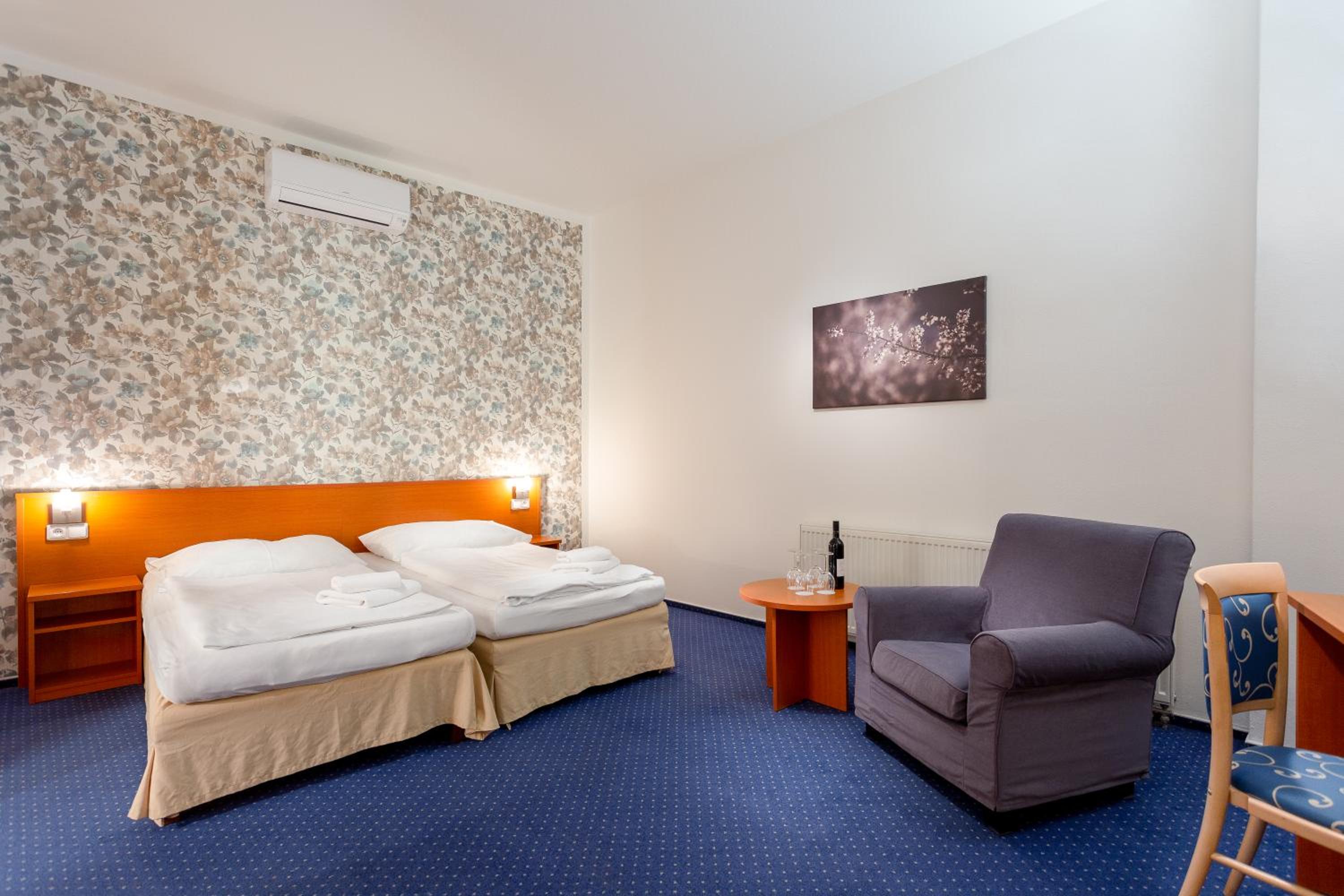 Quadruple Room with Balcony and Wellness Access - Photo 2