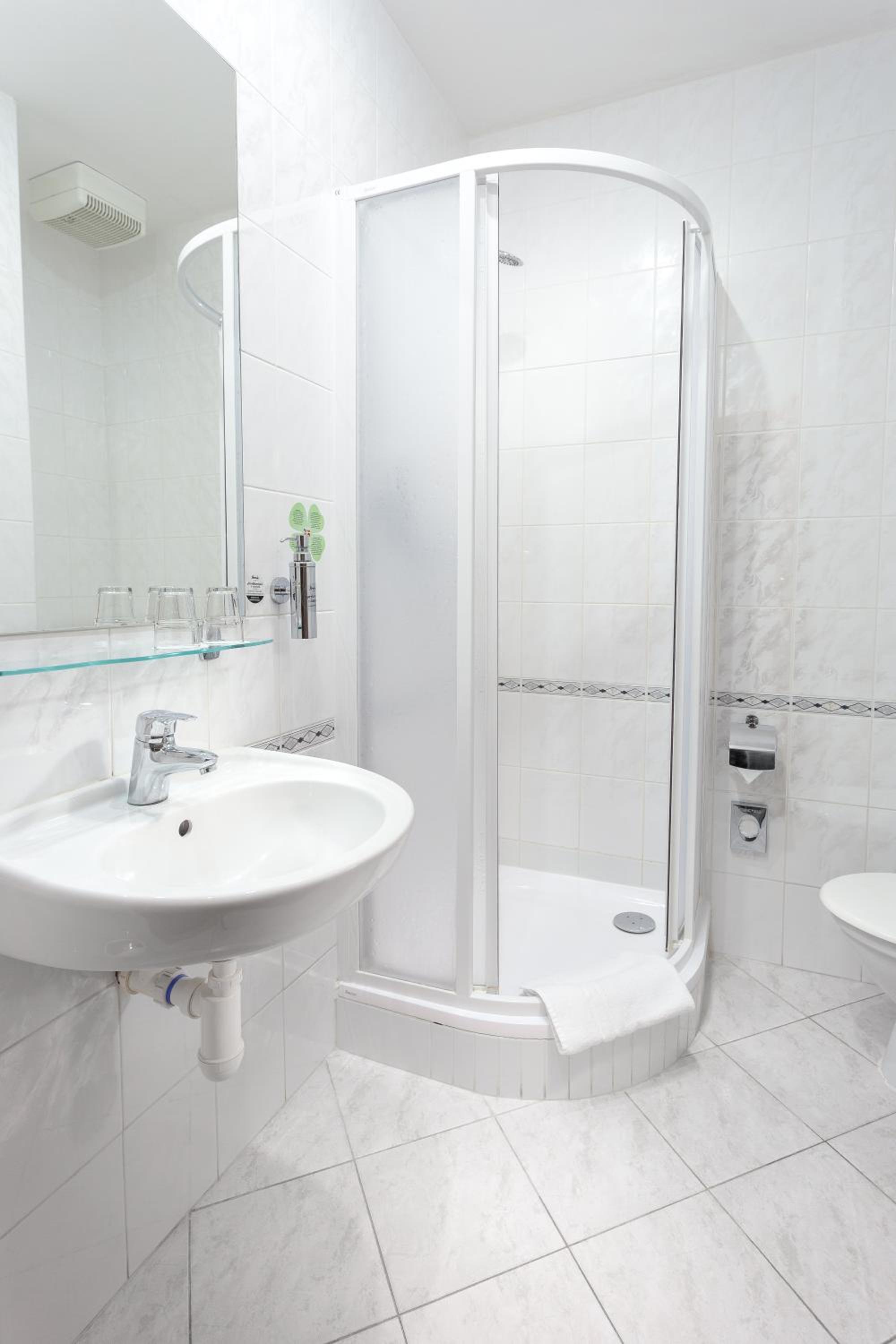 Standard Double or Twin Room with Wellness Access - Photo 5