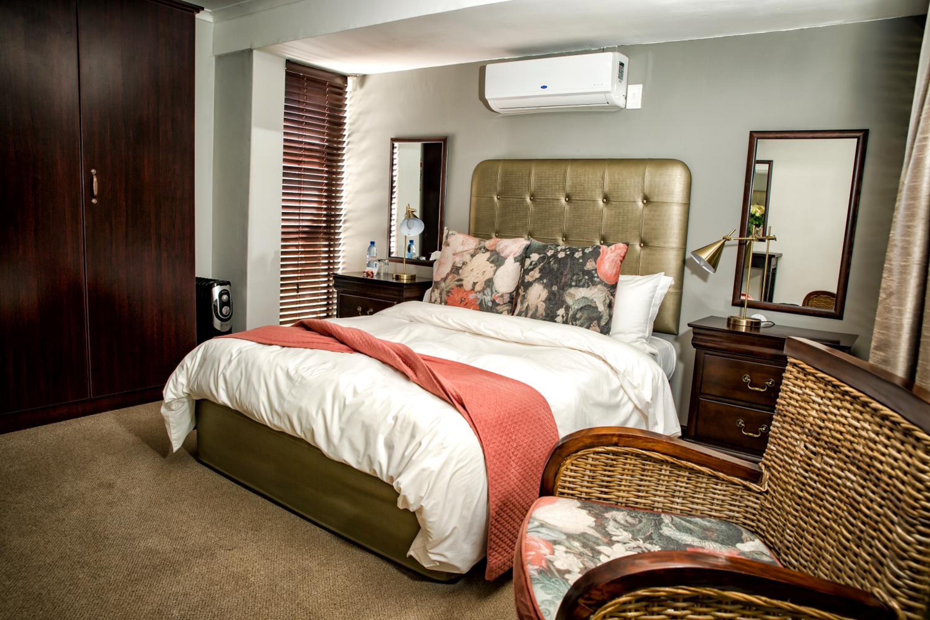Budget Double Room - Photo 3