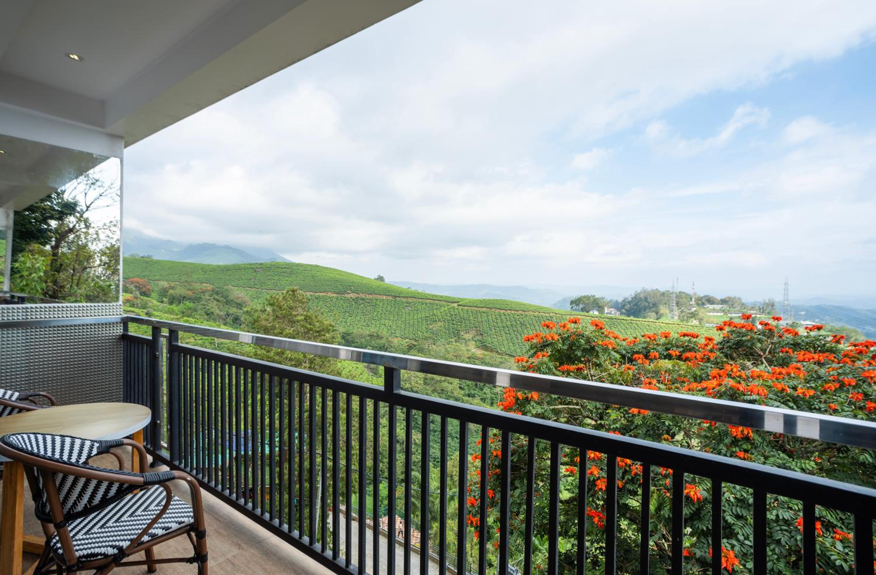 Jacuzzi Club Suite with Complimentary Adventure Activities and 100 Spread Breakfast