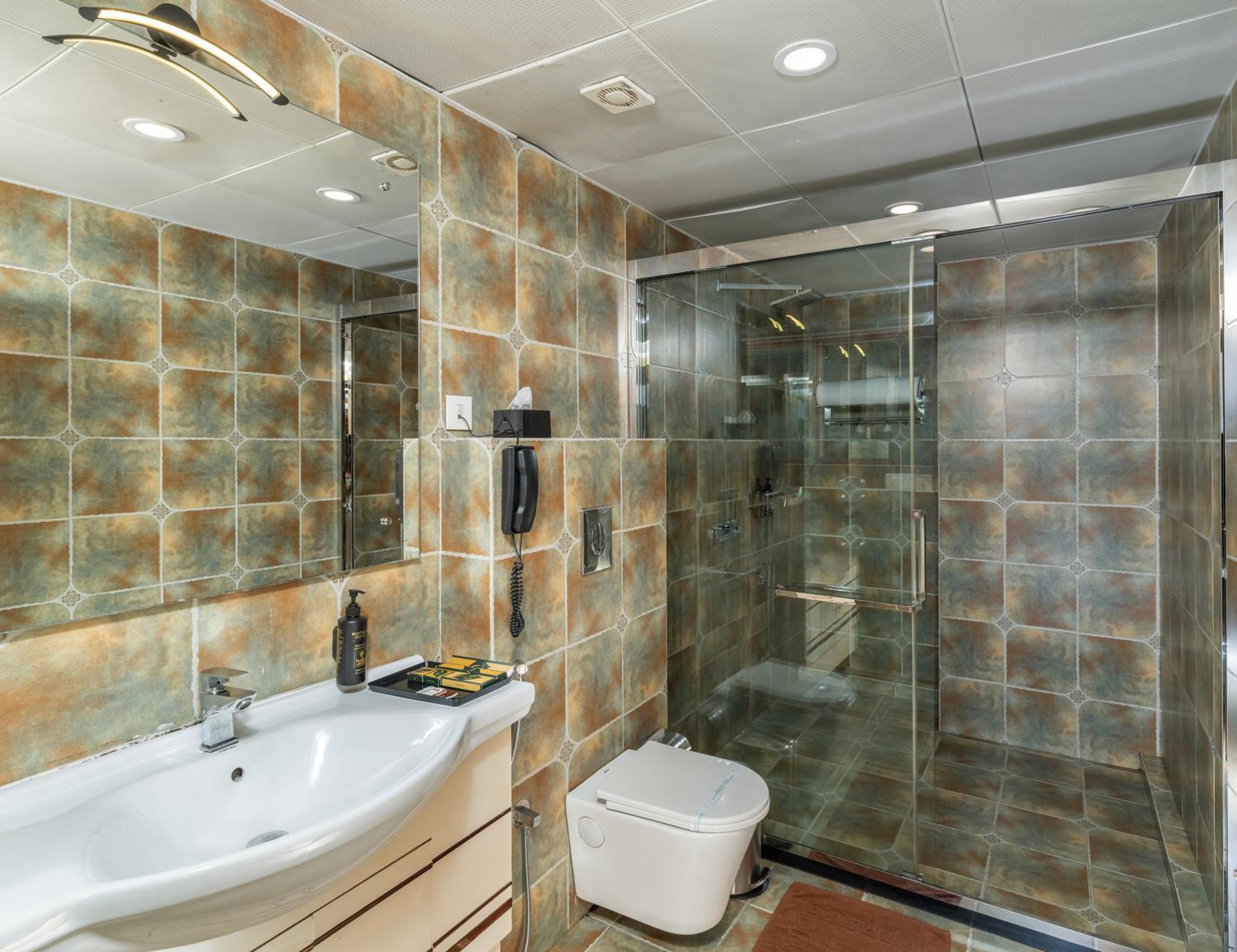 Jacuzzi Club Suite with Complimentary Adventure Activities and 100 Spread Breakfast