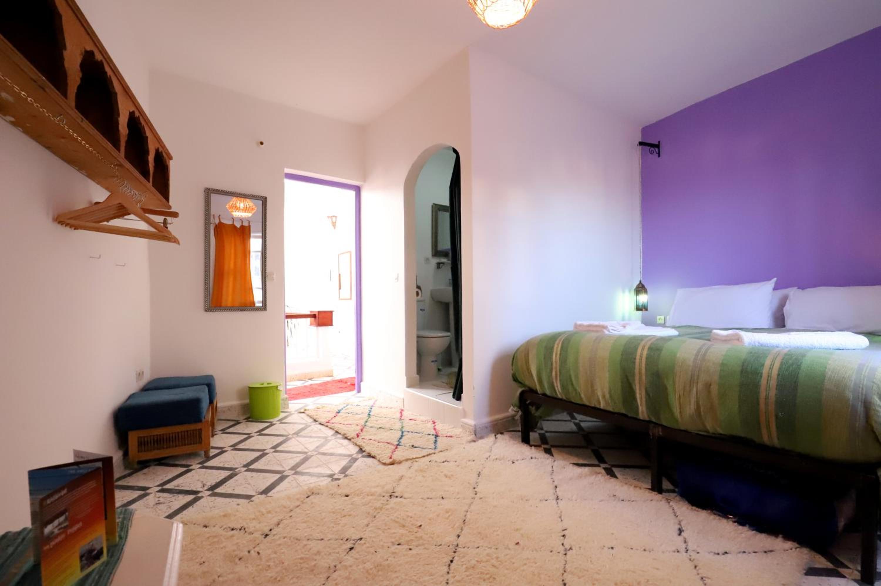 Deluxe Queen Room - Photo 8