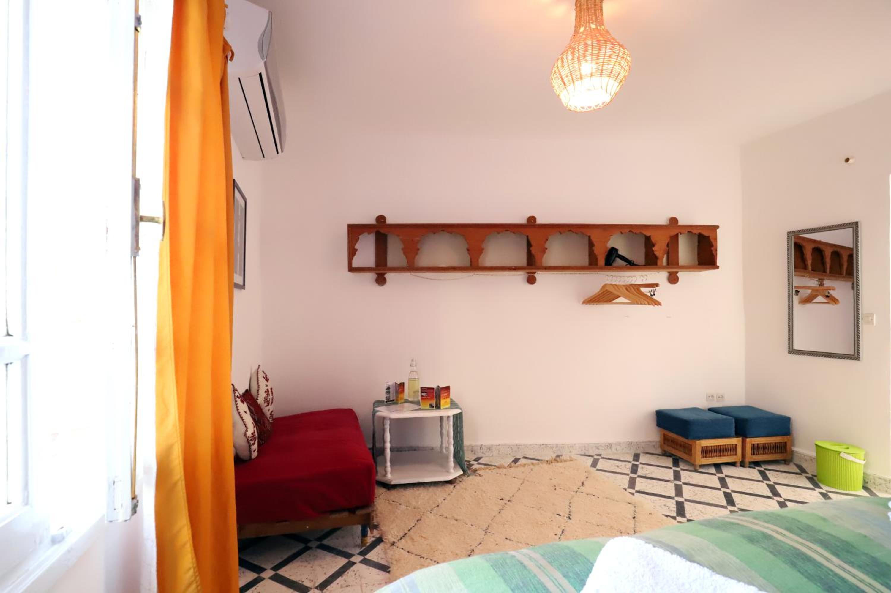Deluxe Queen Room - Photo 7