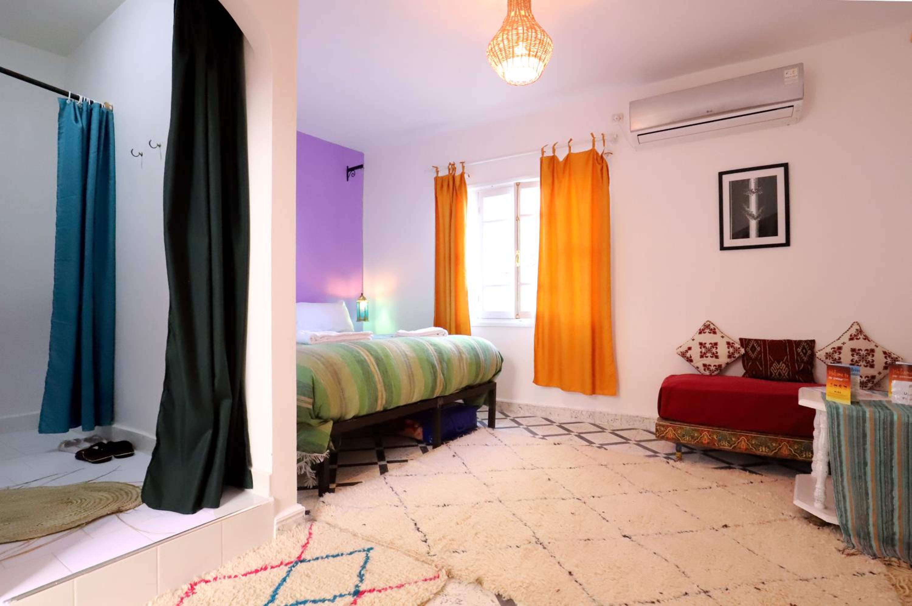 Deluxe Queen Room - Photo 2