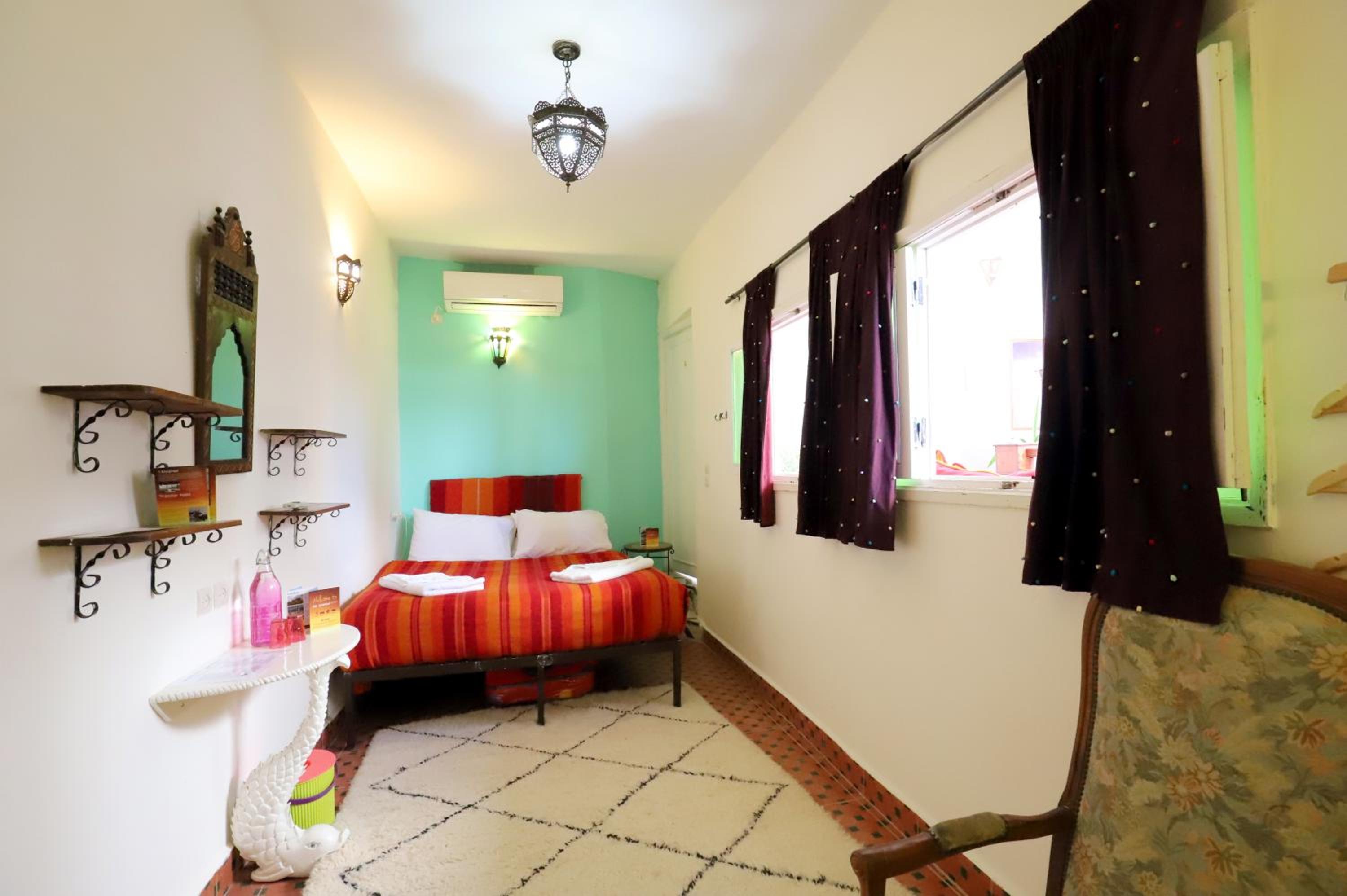 Queen Room with Garden View - Photo 5